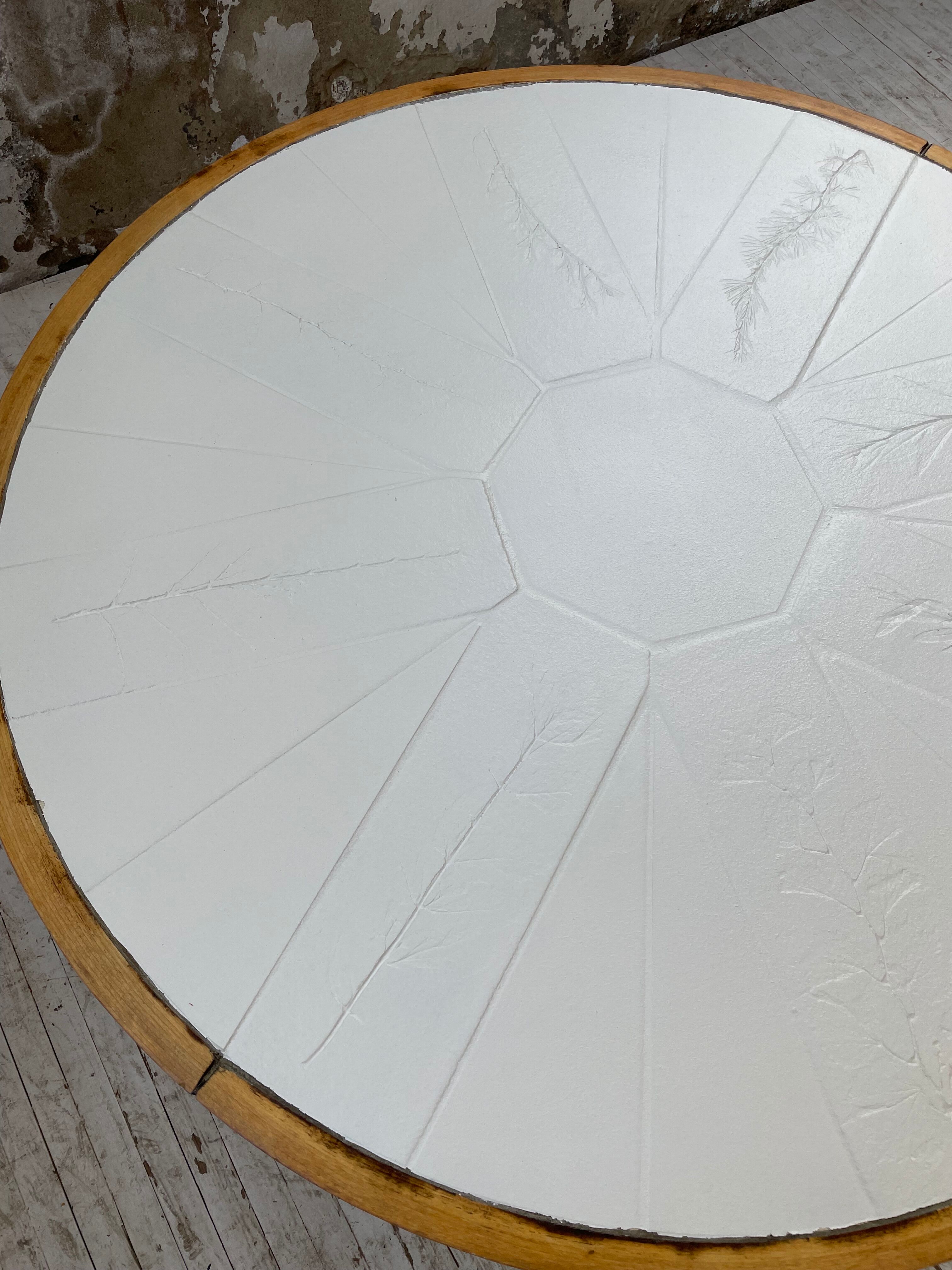 Round coffee table white ceramic and wood