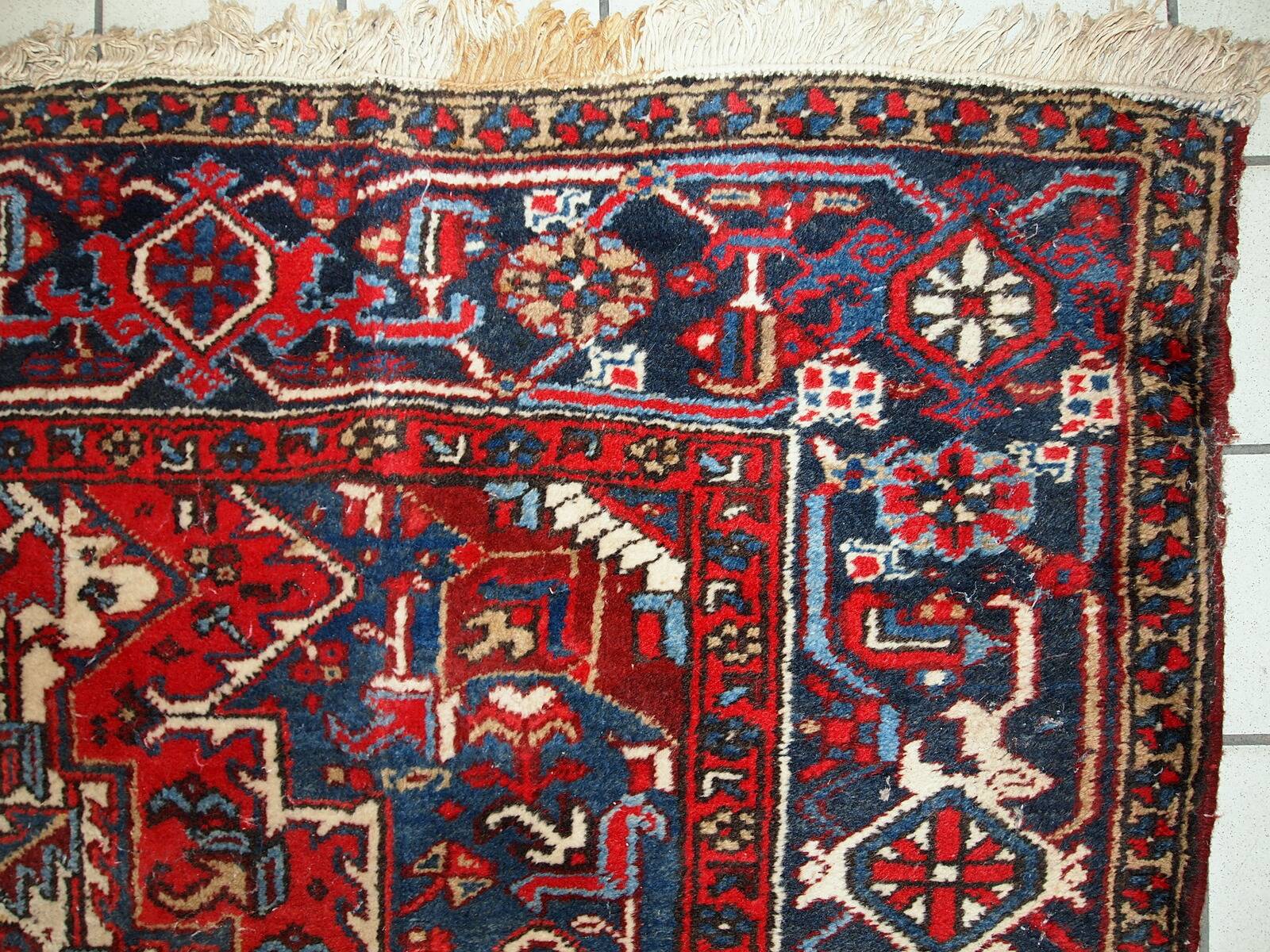 Tapis Heriz Antique du Moyen-Orient, Années 1950, Élégance Traditionnelle
