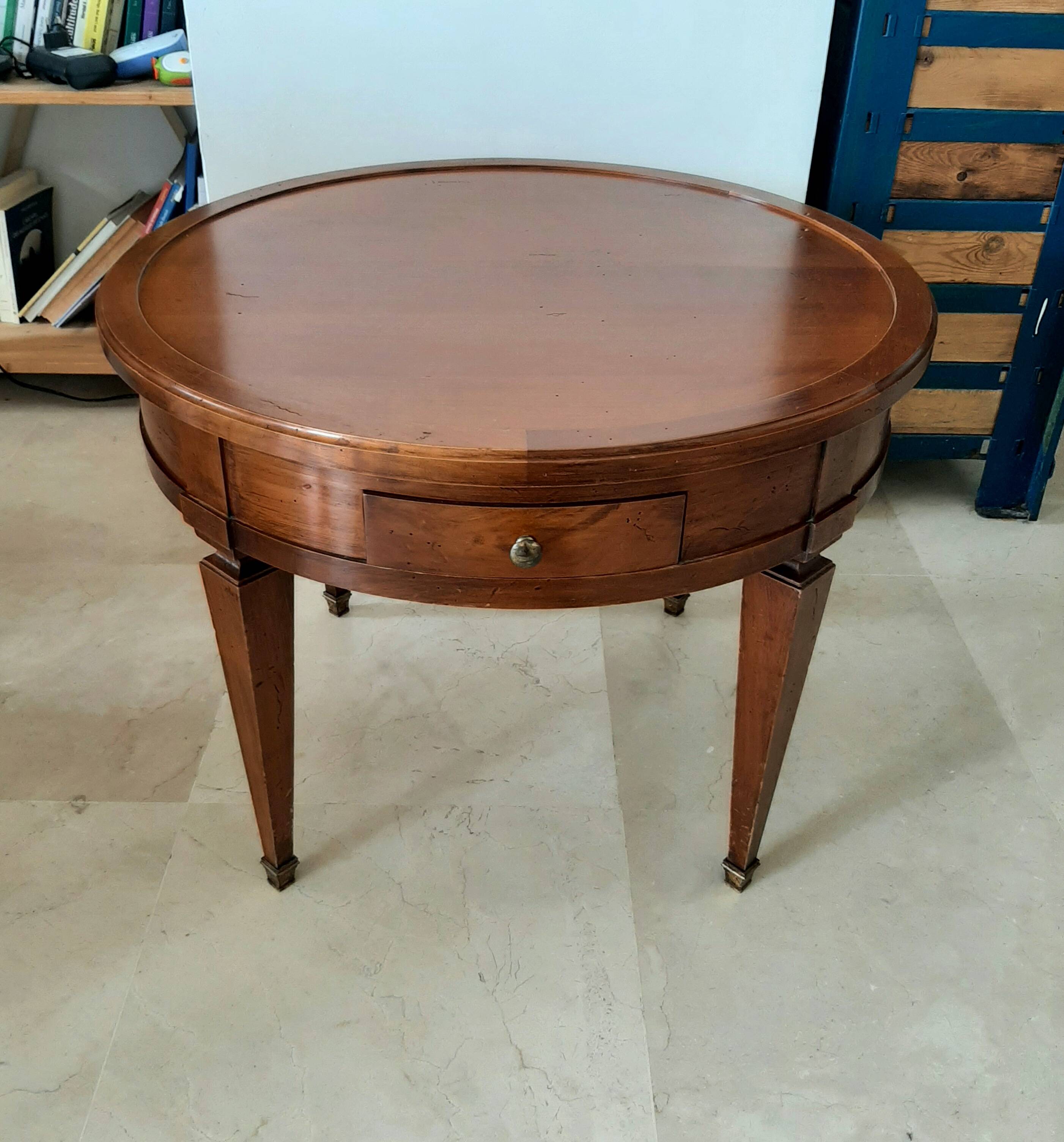 Table basse ronde en merisier