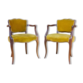 Paire de fauteuils en velours moutarde de style Louis XV Milieu du 20ème siècle