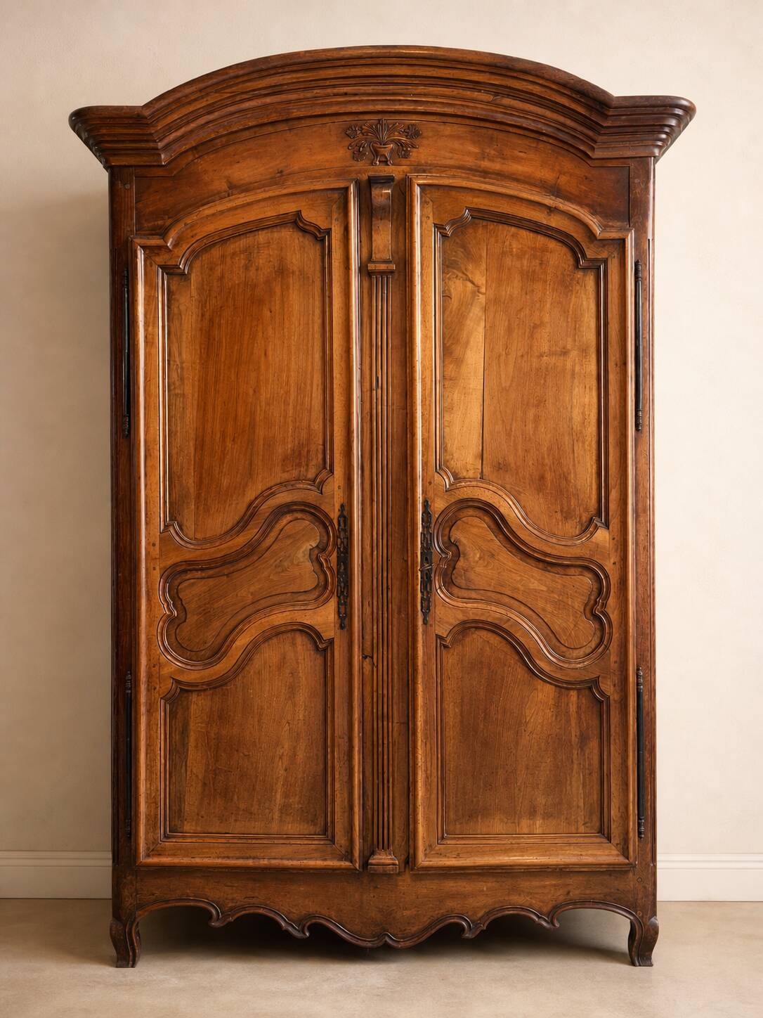 Dauphinoise wardrobe in Louis XV style in walnut, storage sideboard H:2.20m