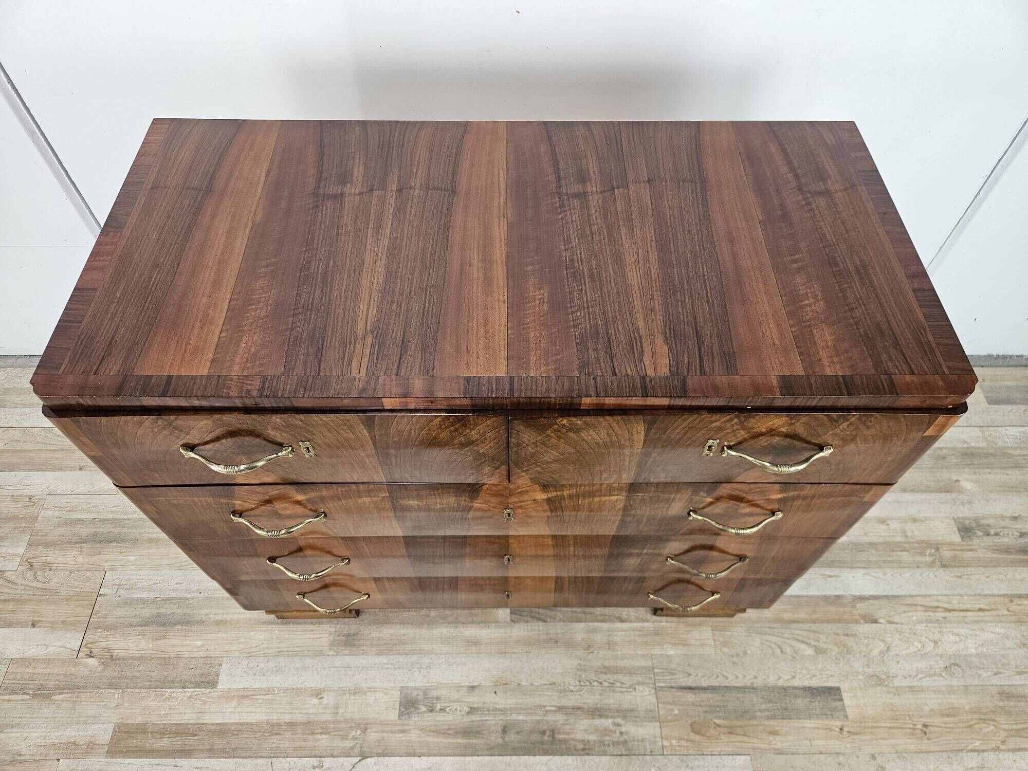 Commode en noyer Art Déco des années 1940 – 5 tiroirs