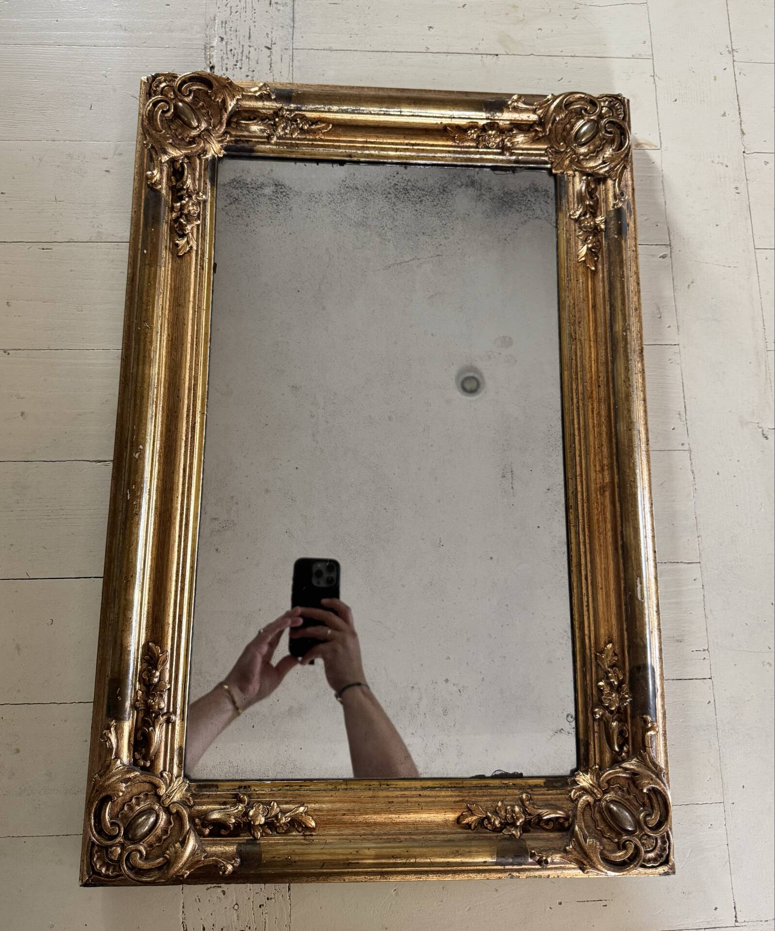 Miroir Louis XV, glace au mercure et bois doré, XIXe