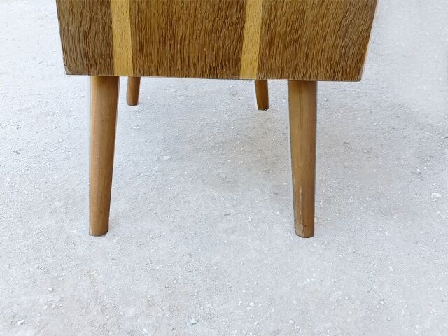 Chiffonnier vintage des années 1960 avec pieds inclinés