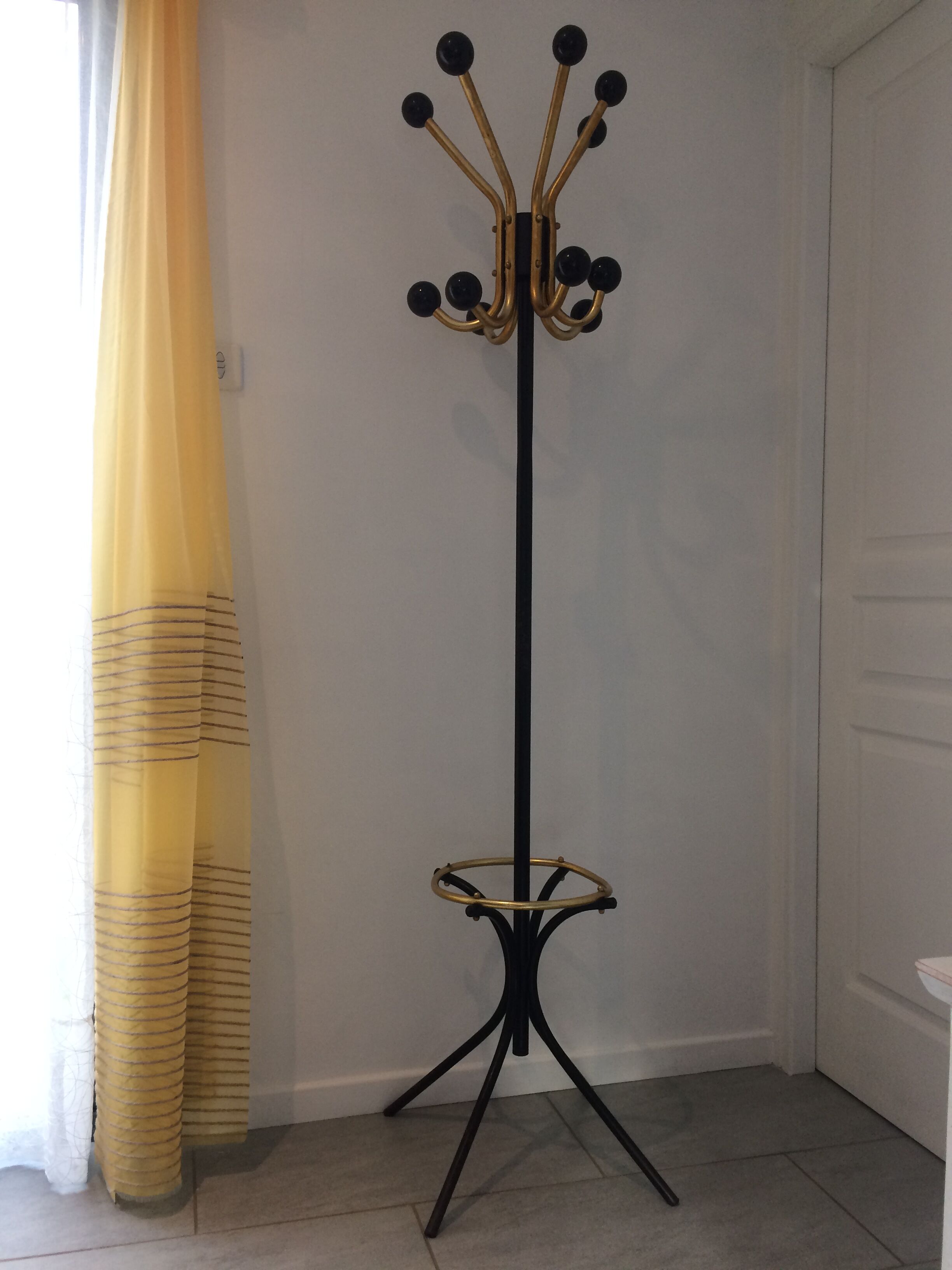 Door coats black/brass