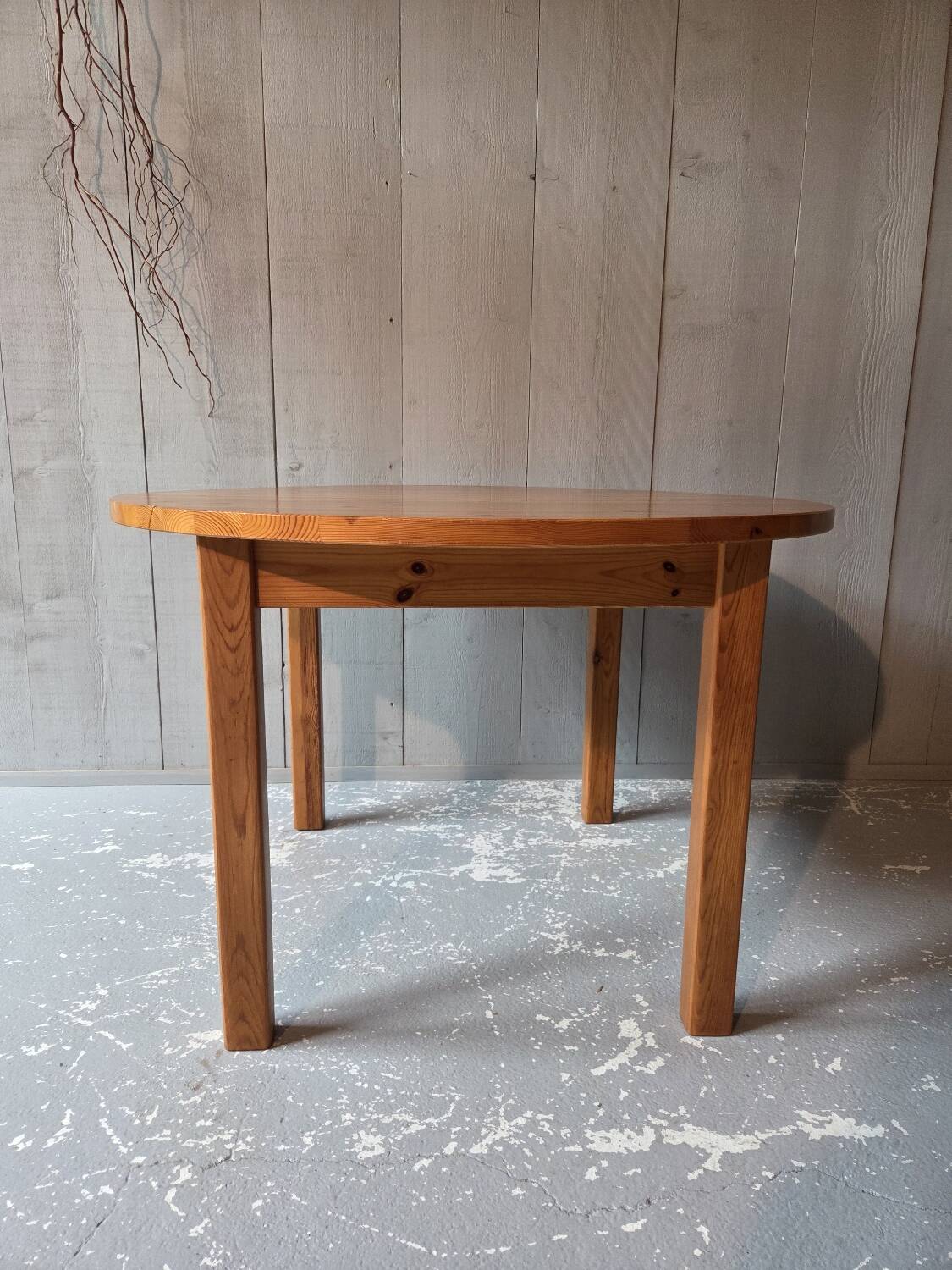 Pine table