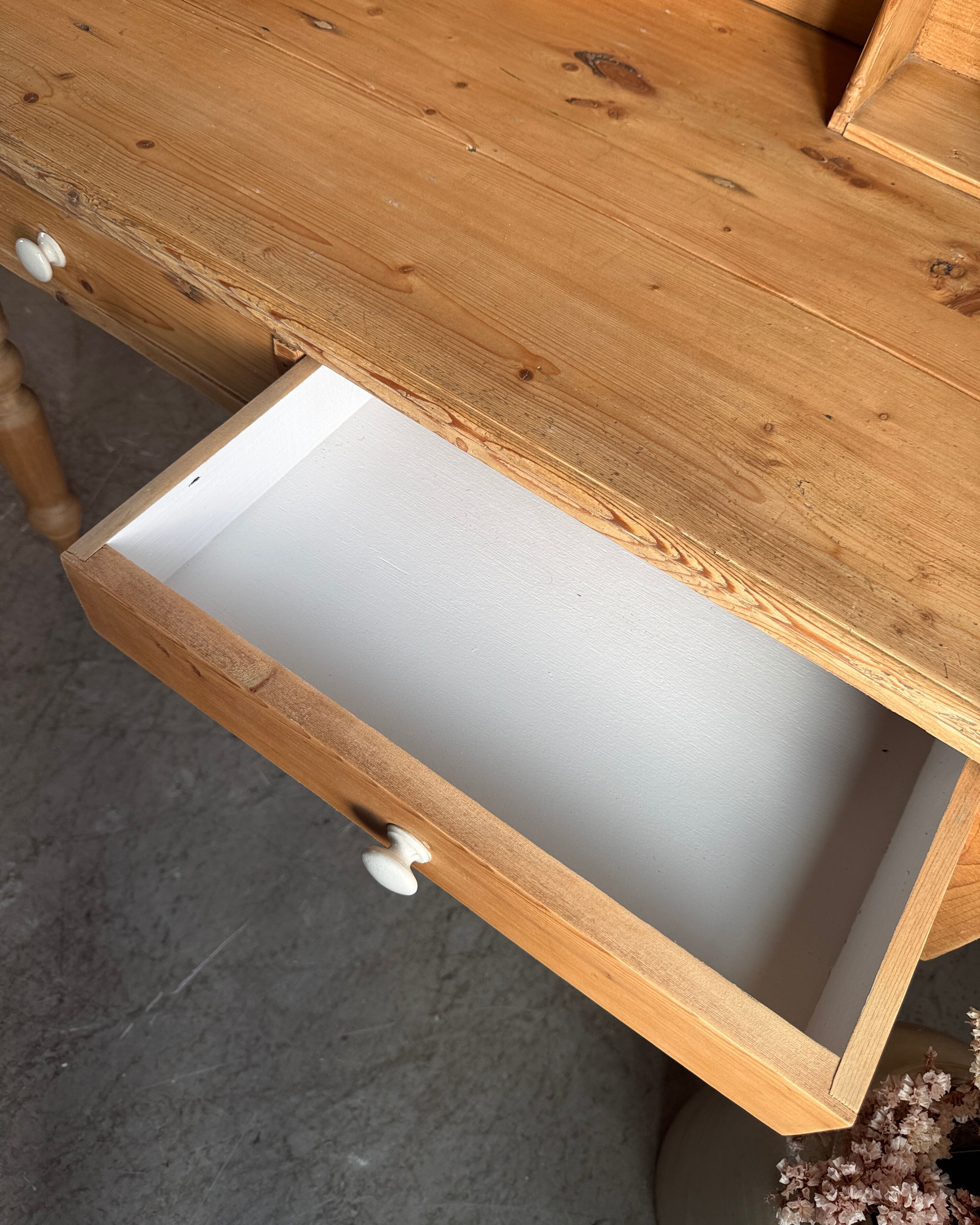 English desk with steps in solid pine (renovated)