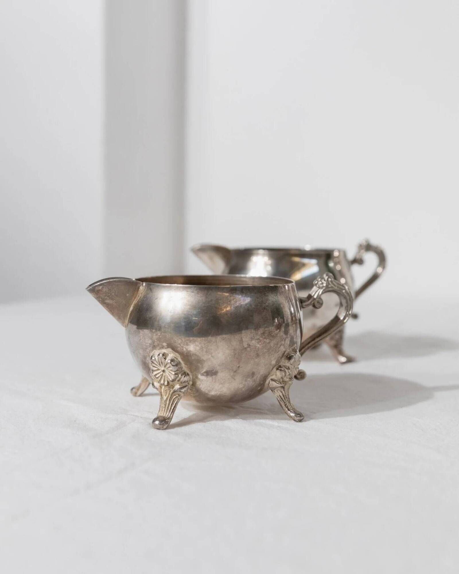 Silver-Plated Vintage Tea Set from England, 1940s: Teapot, Cups & Tray in Silver Metal