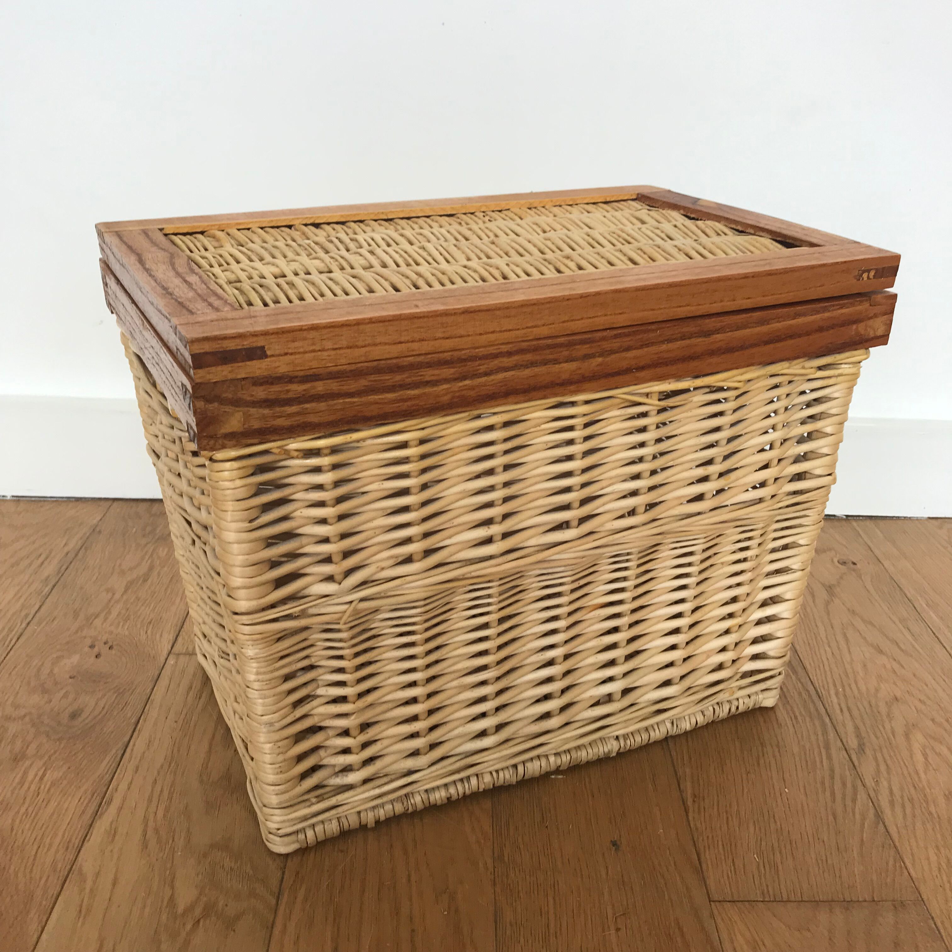 Wicker trunk