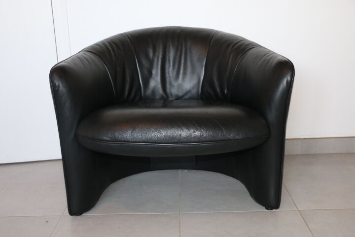 2 armchairs swann black leather