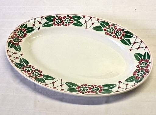 Plat ovale ancien de chez Sarreguemines modèle "Turbigo"