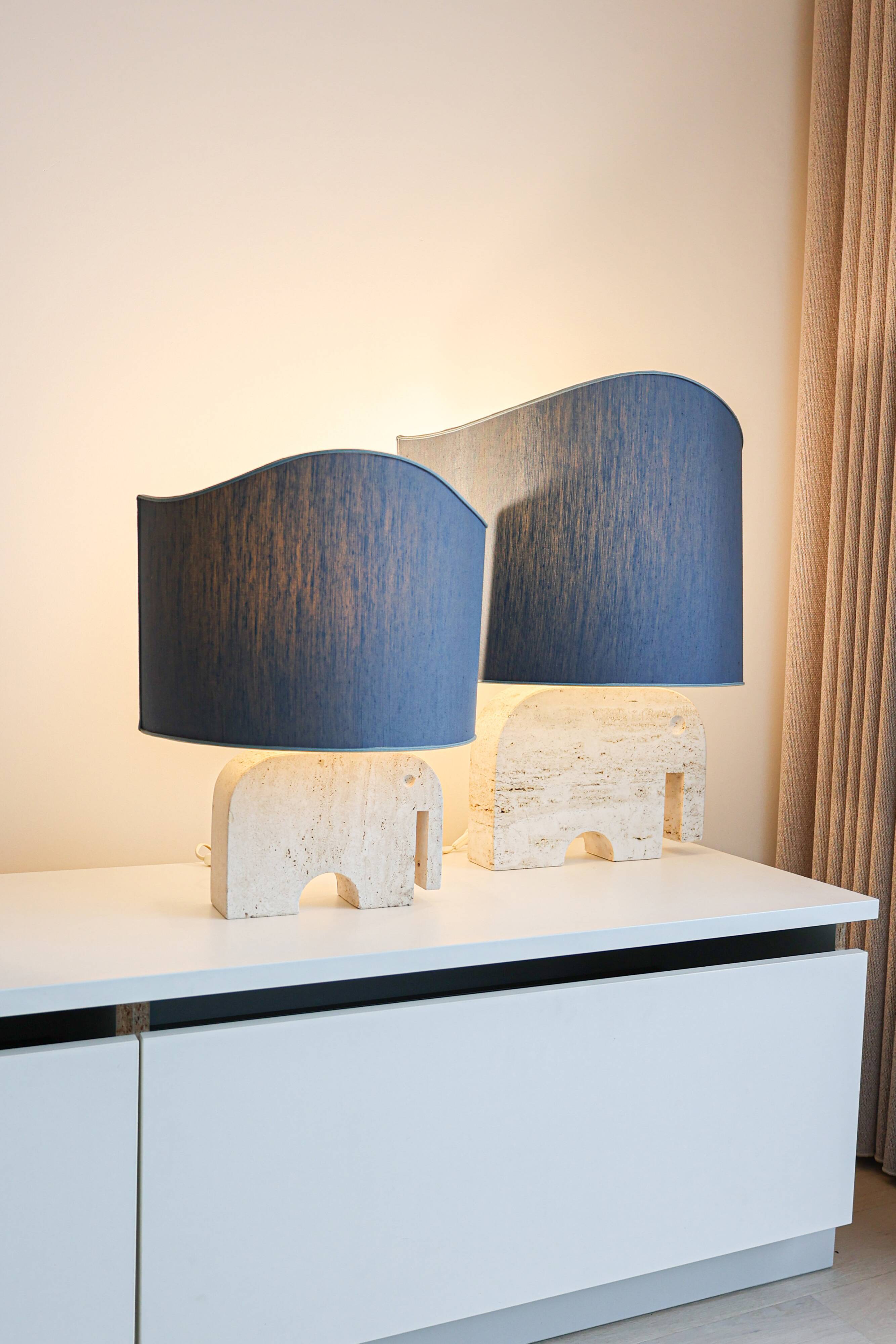 Paire de lampes de table en travertin en forme d'éléphant, signées Fratelli Mannelli, années 1970, Italie