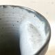 Vase design et sculptural en gres noir bleuté, Goron Vivien