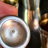 Élégance à l’ancienne : Service à vodka en métal argenté