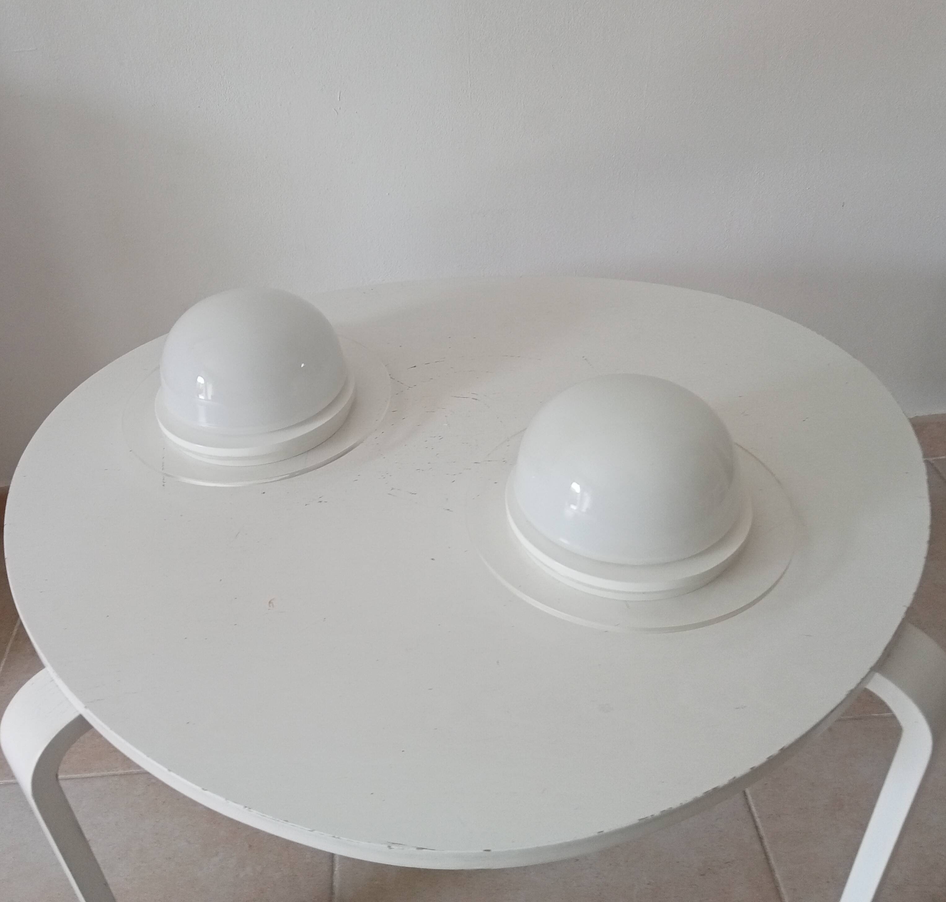 Vintage wall lamp in opaline and lucite