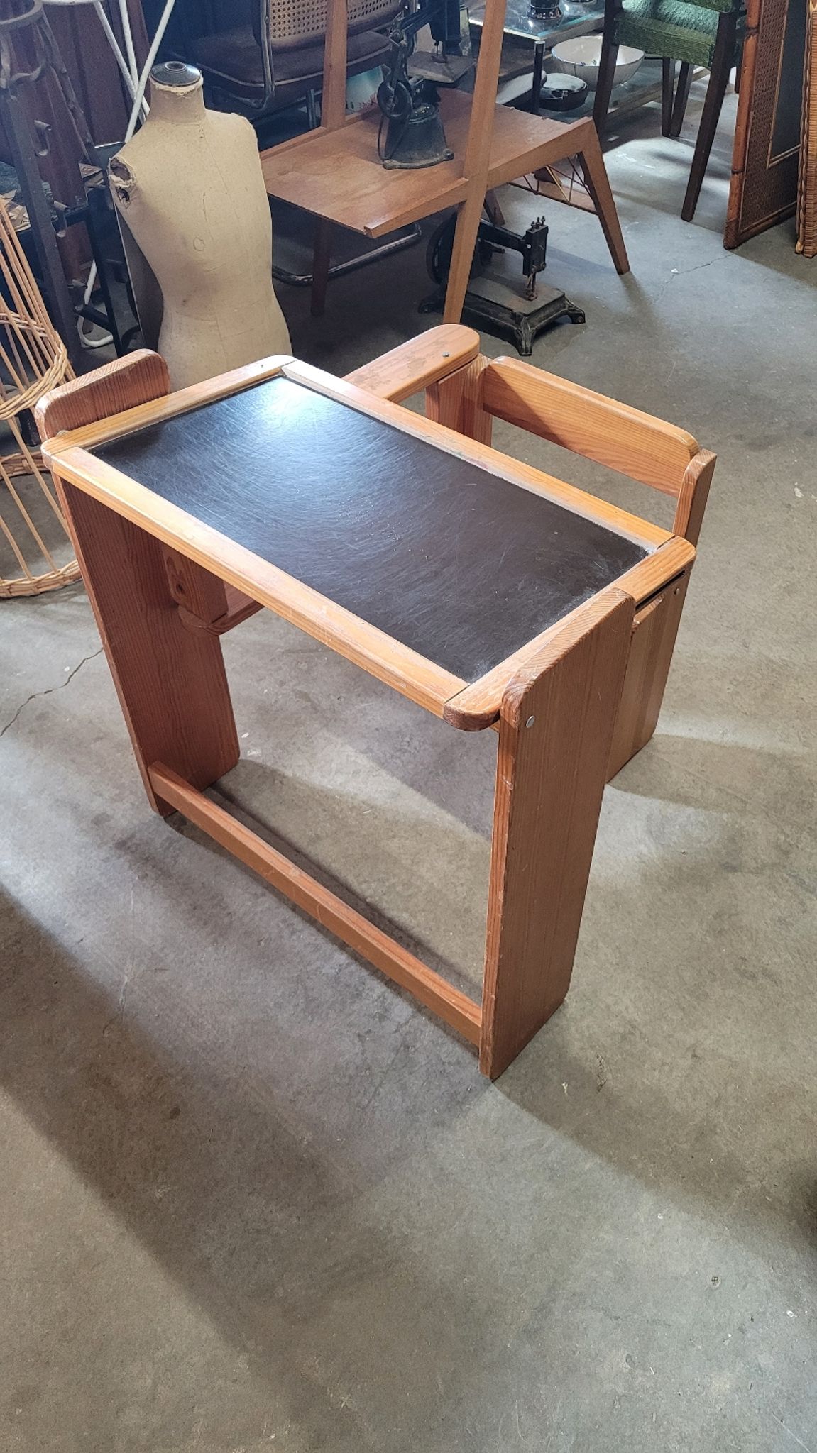 Bureau à système pliant pour enfant , vintage 1970