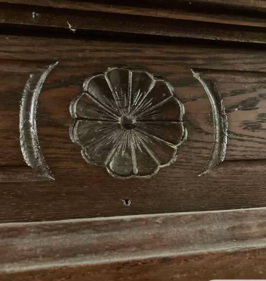 Old sculpted Breton bonnetière