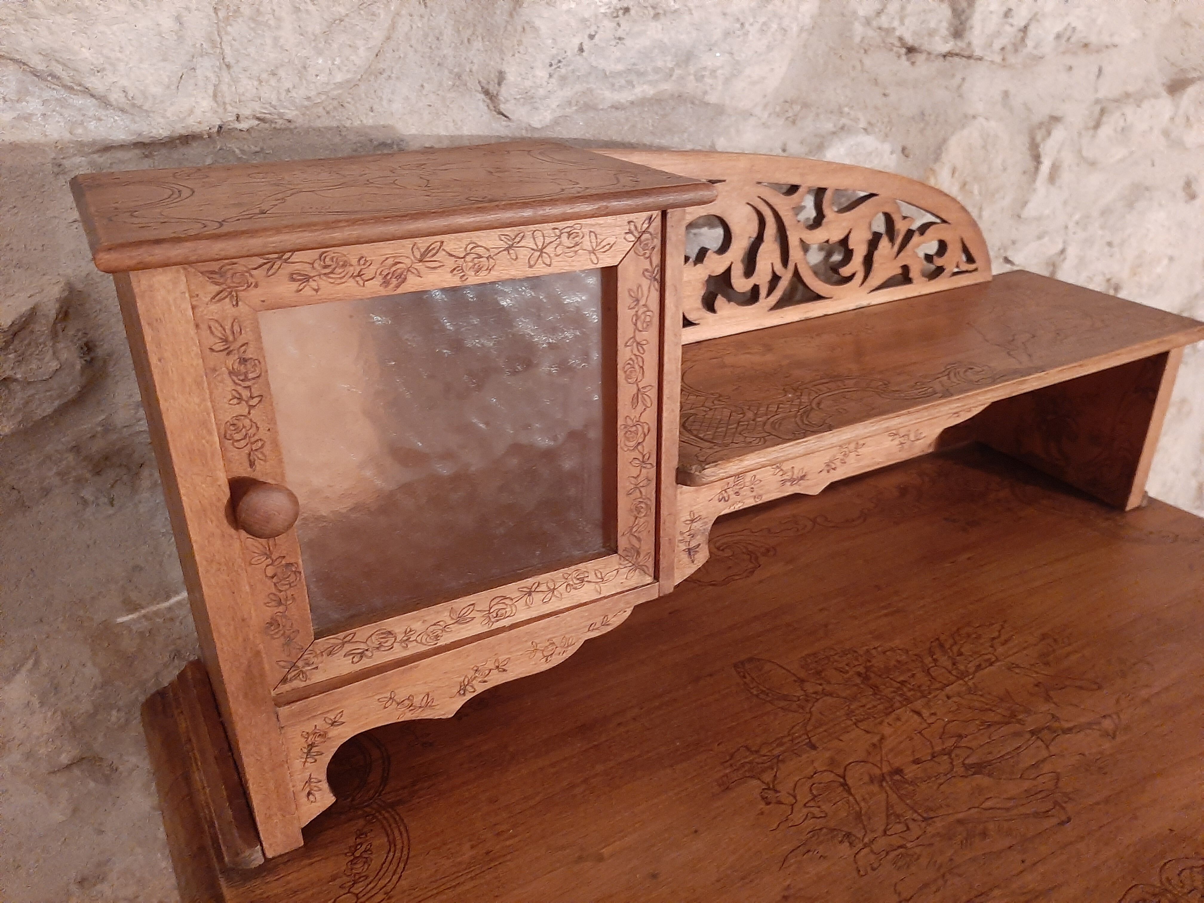 Small office early century has pyrograved décor