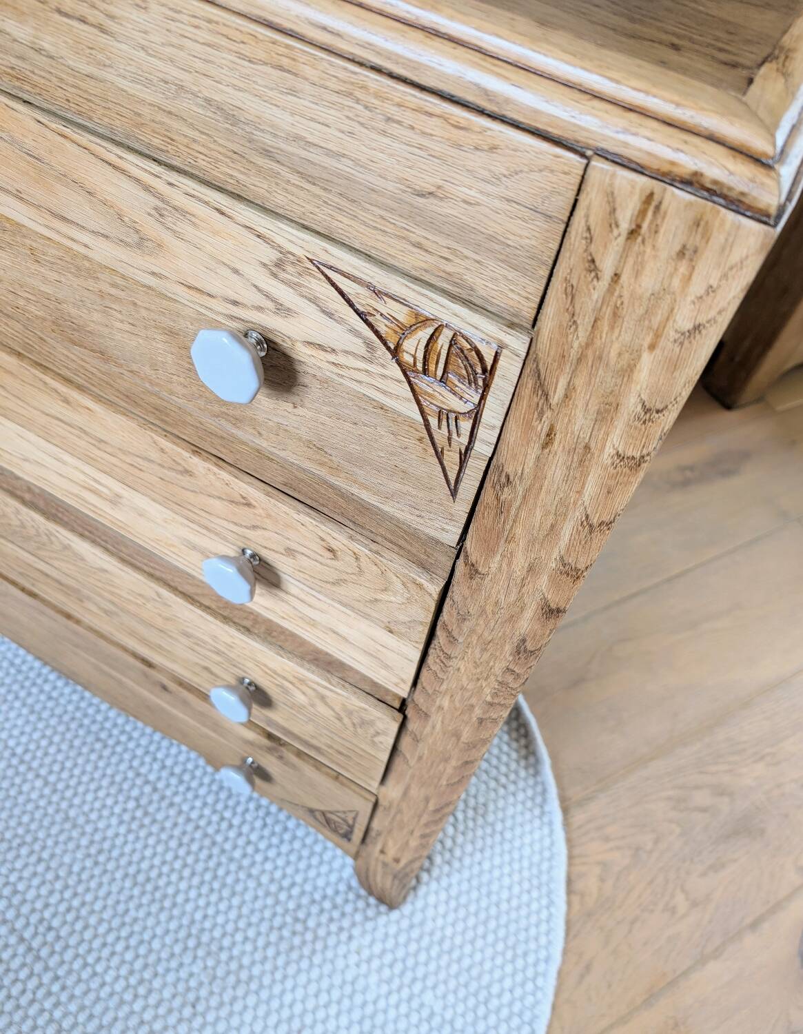 Art Deco chest of drawers in oak and porcelain