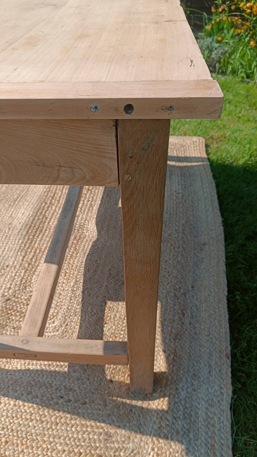 Old solid wood farmhouse table – chic country spirit