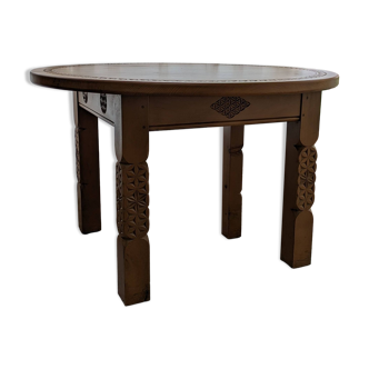 Carved round table with 2 extensions