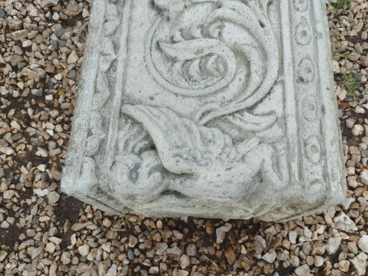 Pair of ancient stone Médicis planters