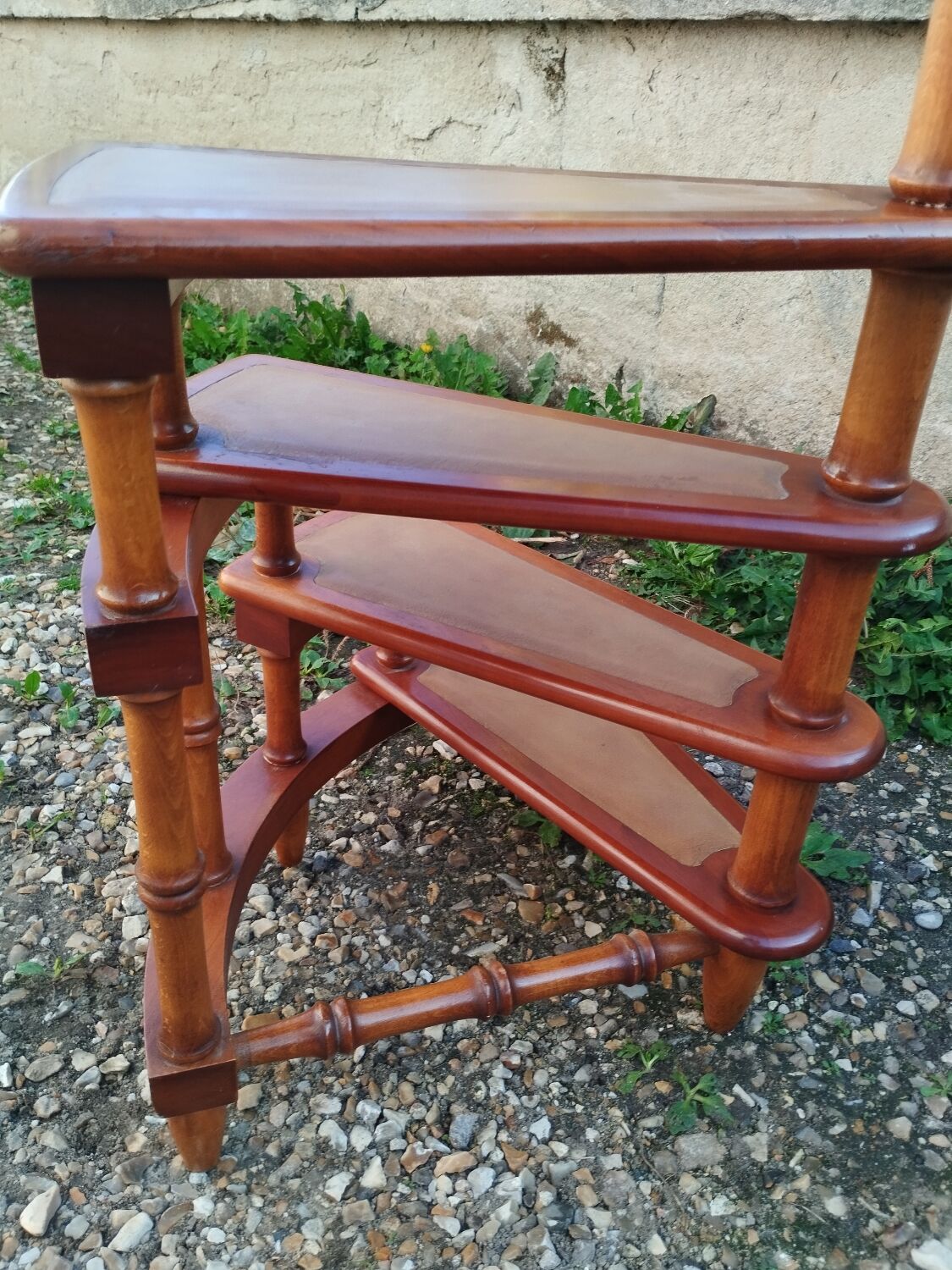 Escalier de bibliothèque ancien vintage