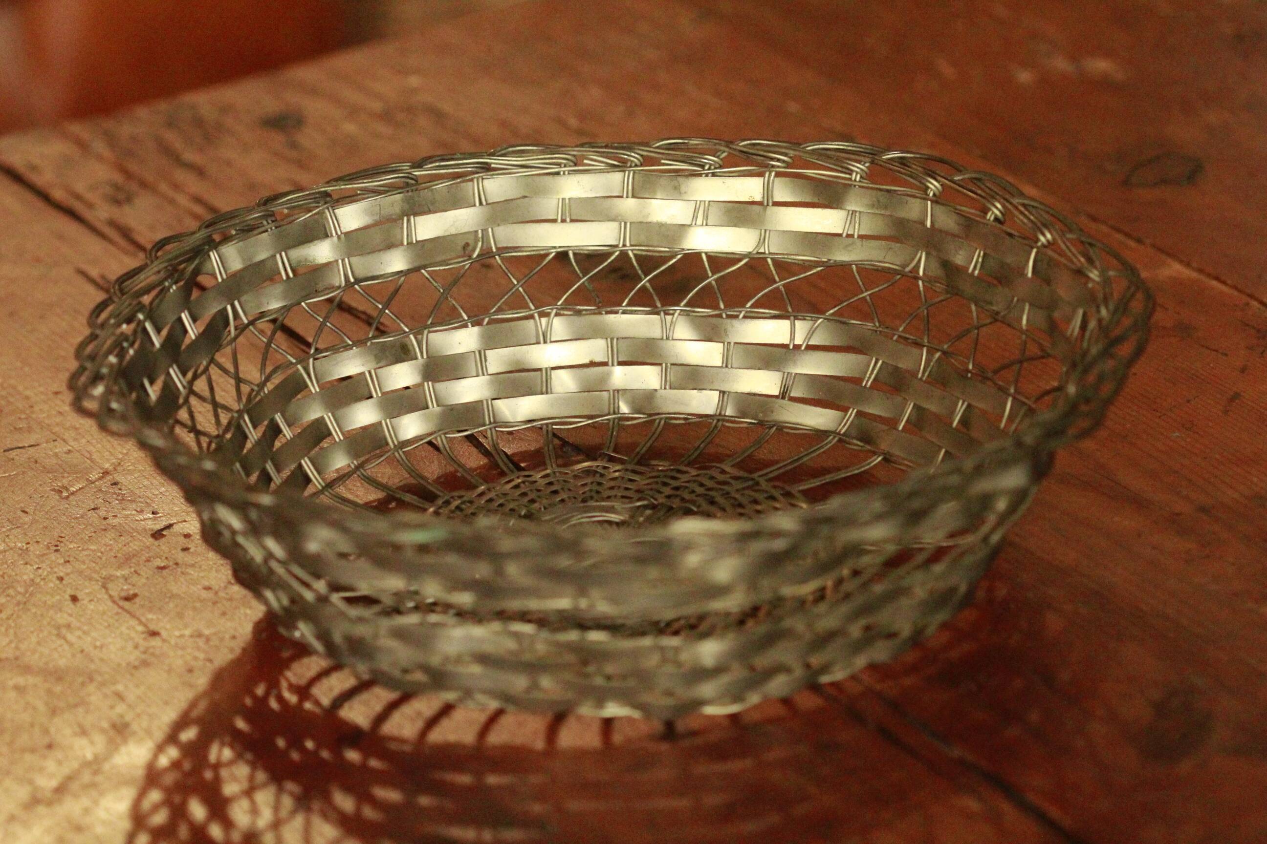 Corbeille à pain en métal tressé