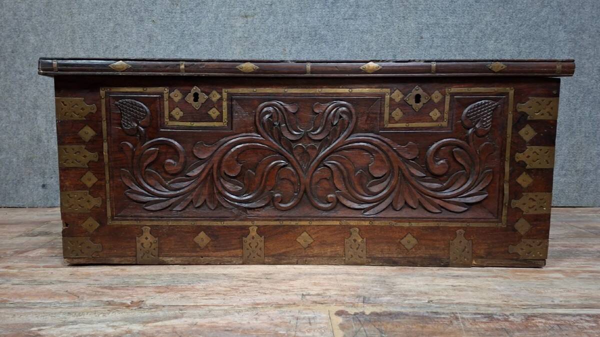 Antique carved wooden chest with gilded brass – Orient / 19th century