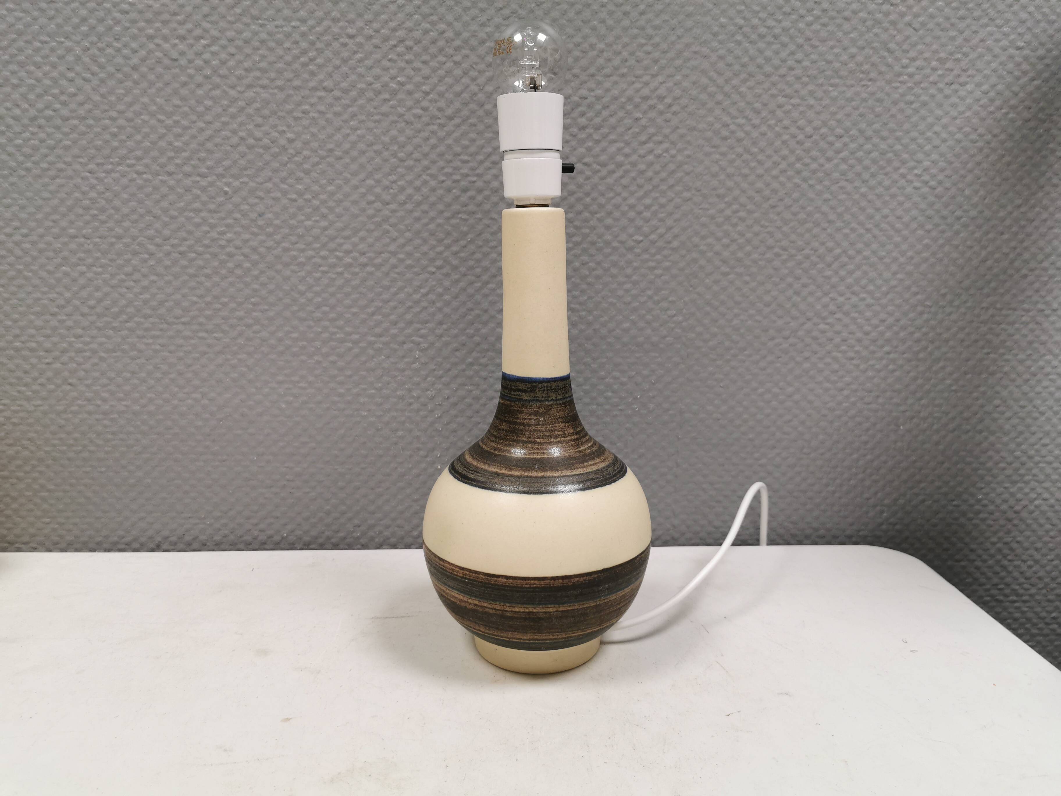 Beautiful table lamp in Ceramic, Danish and from the 1970-80s.