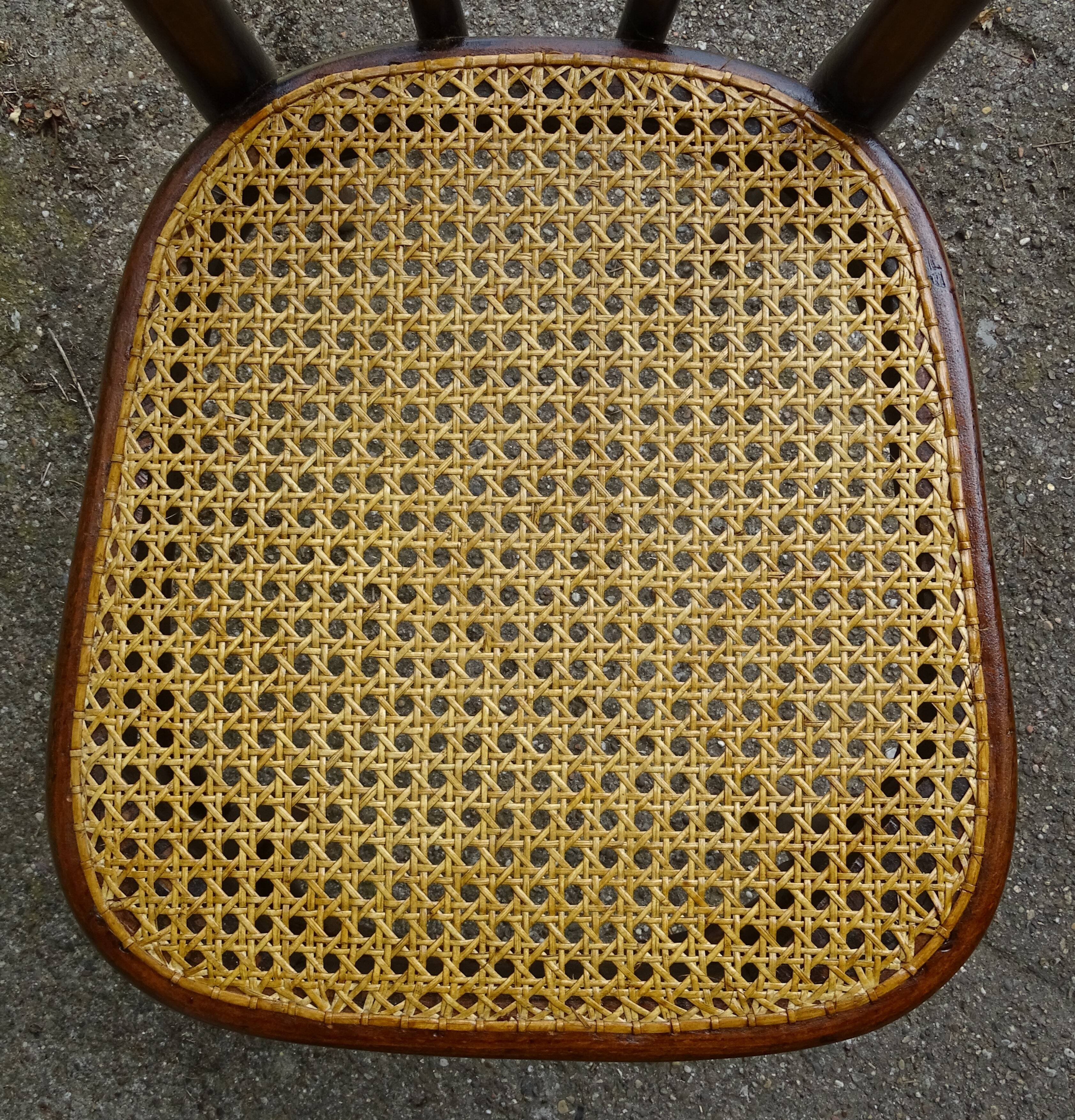 Thonet Chair No. 130 -1/2 from 1904, perfect caning