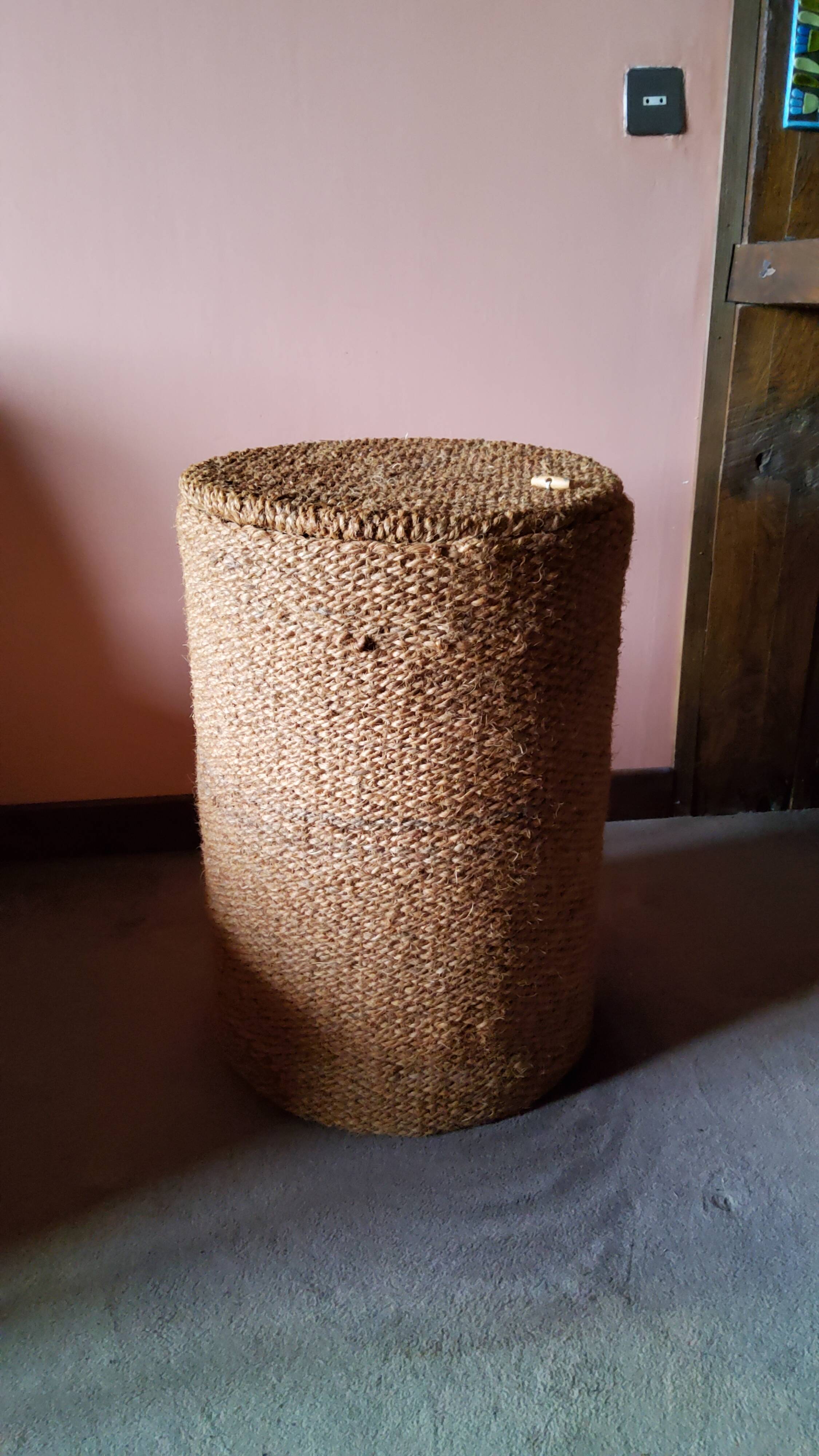 Basket in jute sea rush and wood from the 70s