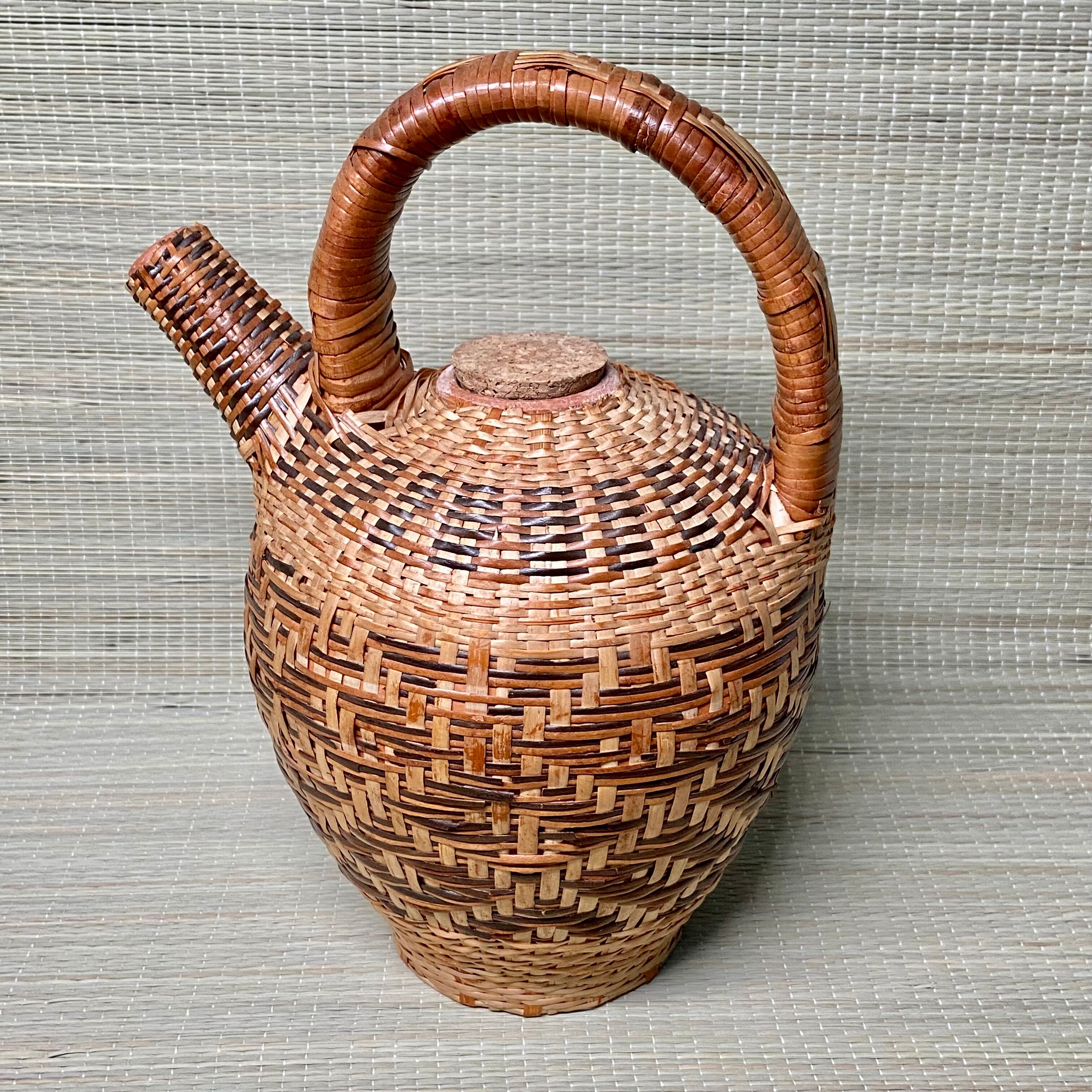 Gargoulette in terracotta and rattan
