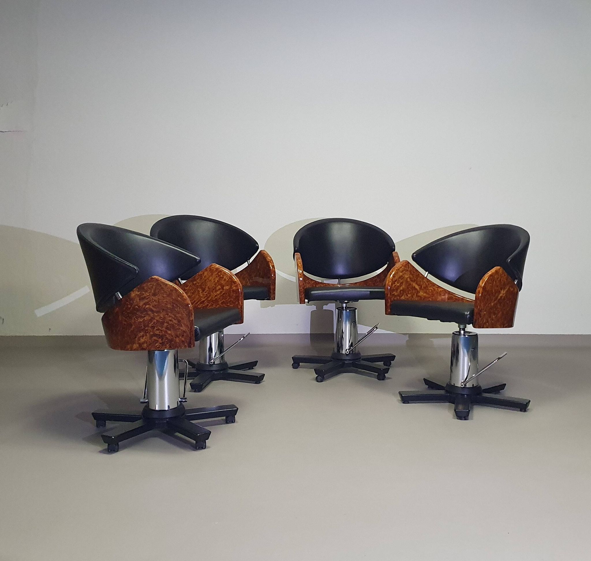 4 chaises de barbier italiennes des années 80, réglables en hauteur