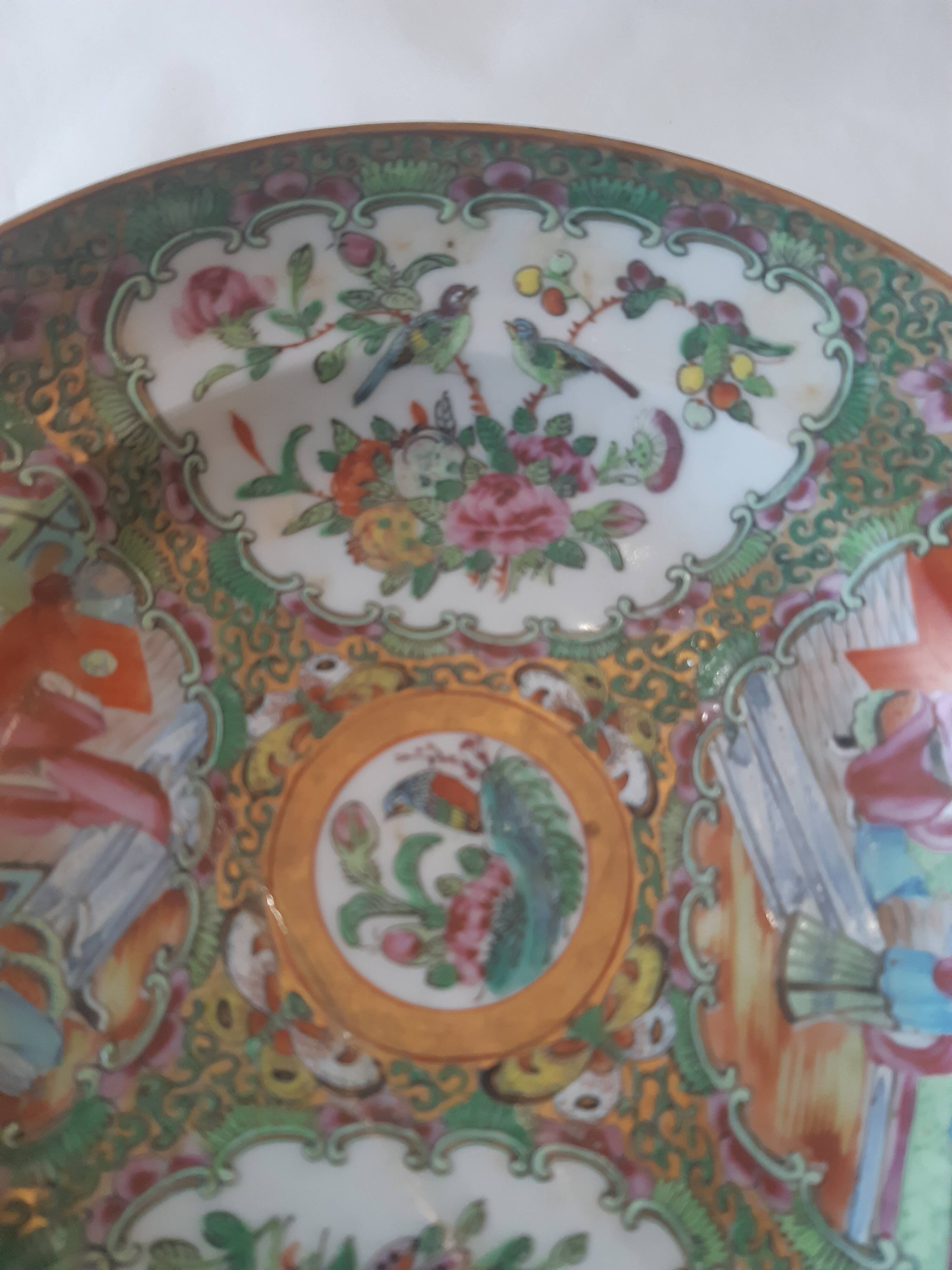Assiette de collection japonaise, scène de vie et nature. Restaurée.
