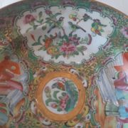 Assiette de collection japonaise, scène de vie et nature. Restaurée.