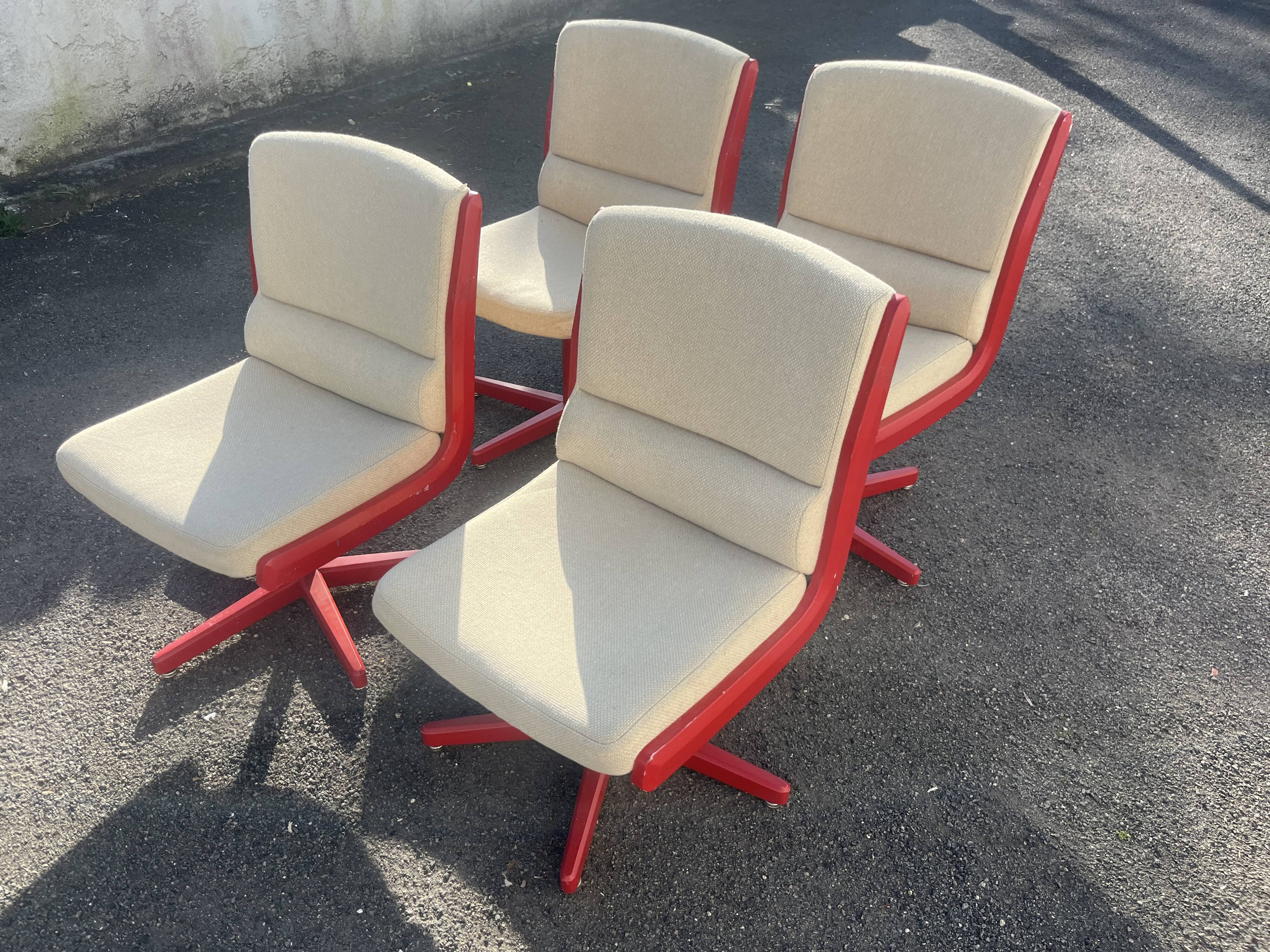 Set of 4 vintage 1970s swivel chairs in red and beige.