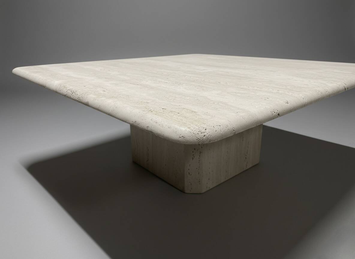 Table basse carrée de Claude Berraldacci.