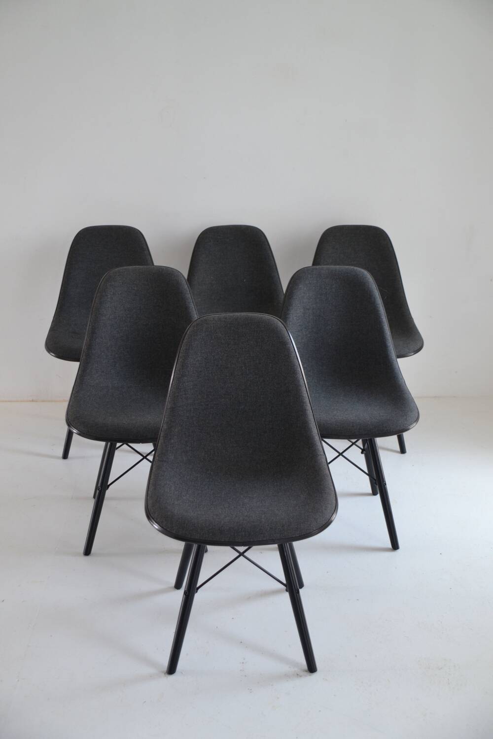 6 Charles EAMES fiberglass chairs by Vitra