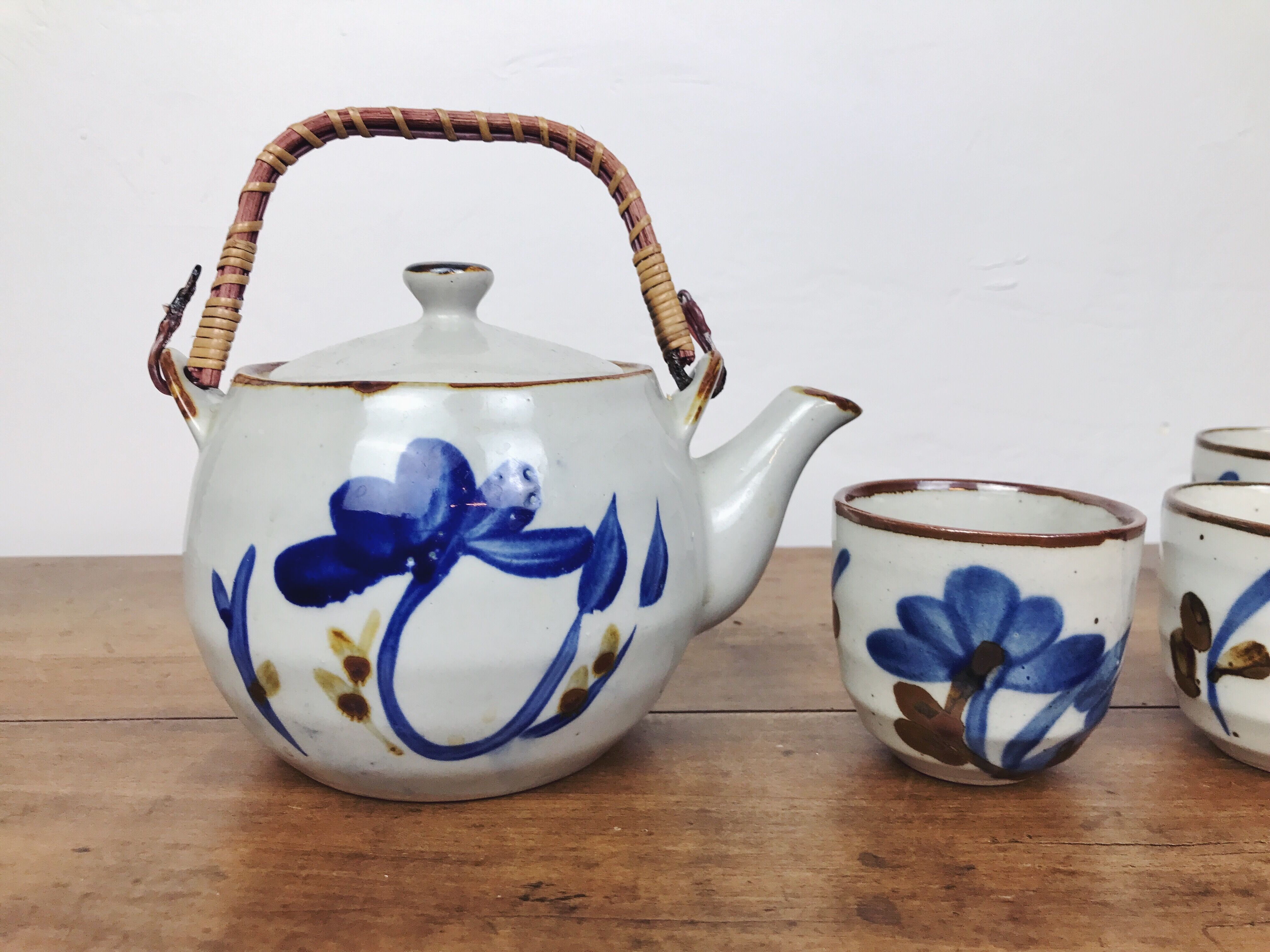 teapot and 4 cups in glazed stoneware - hand-painted blue décor