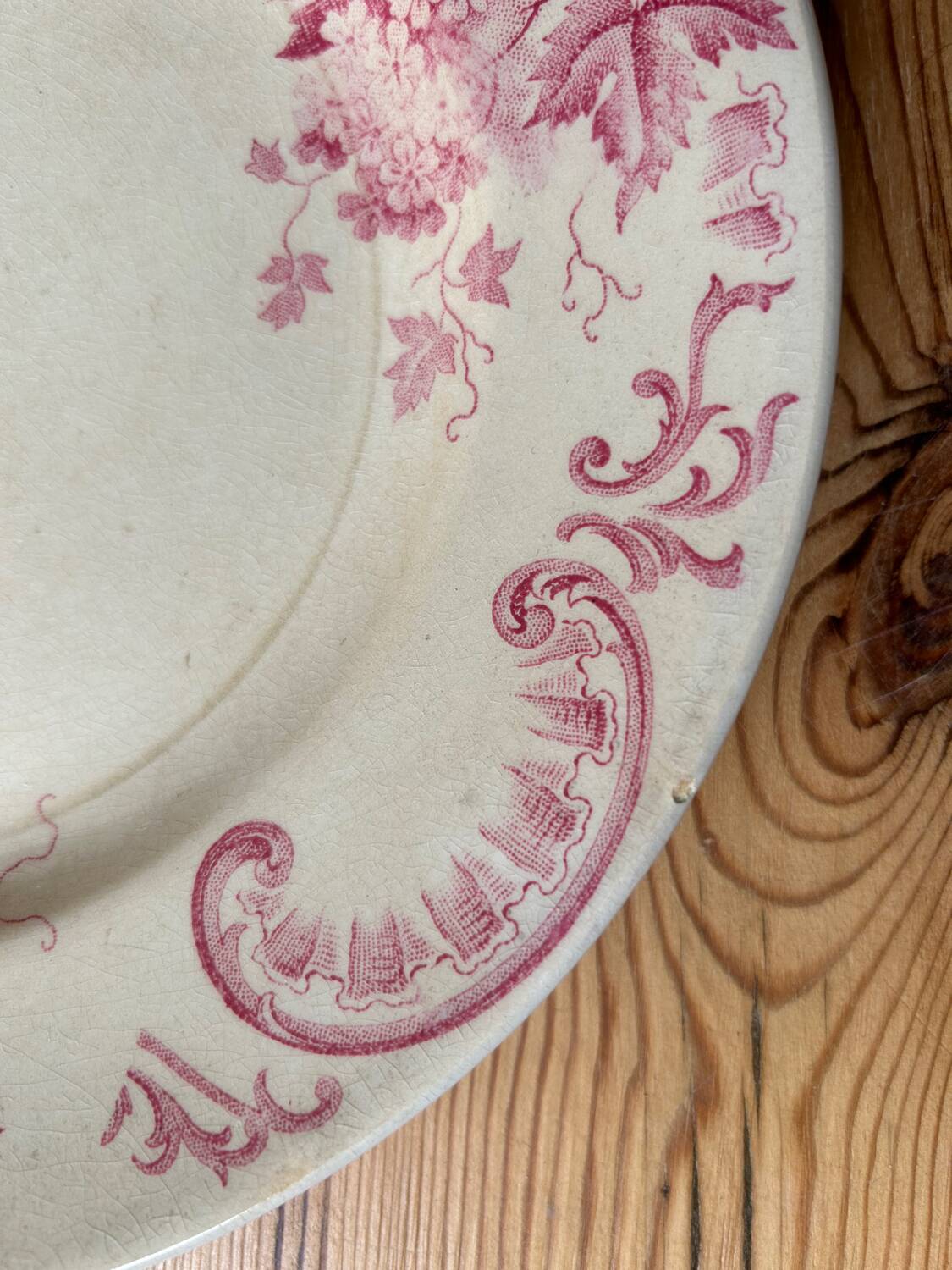 Mismatched series of 4 old “Terre de fer” flat plates