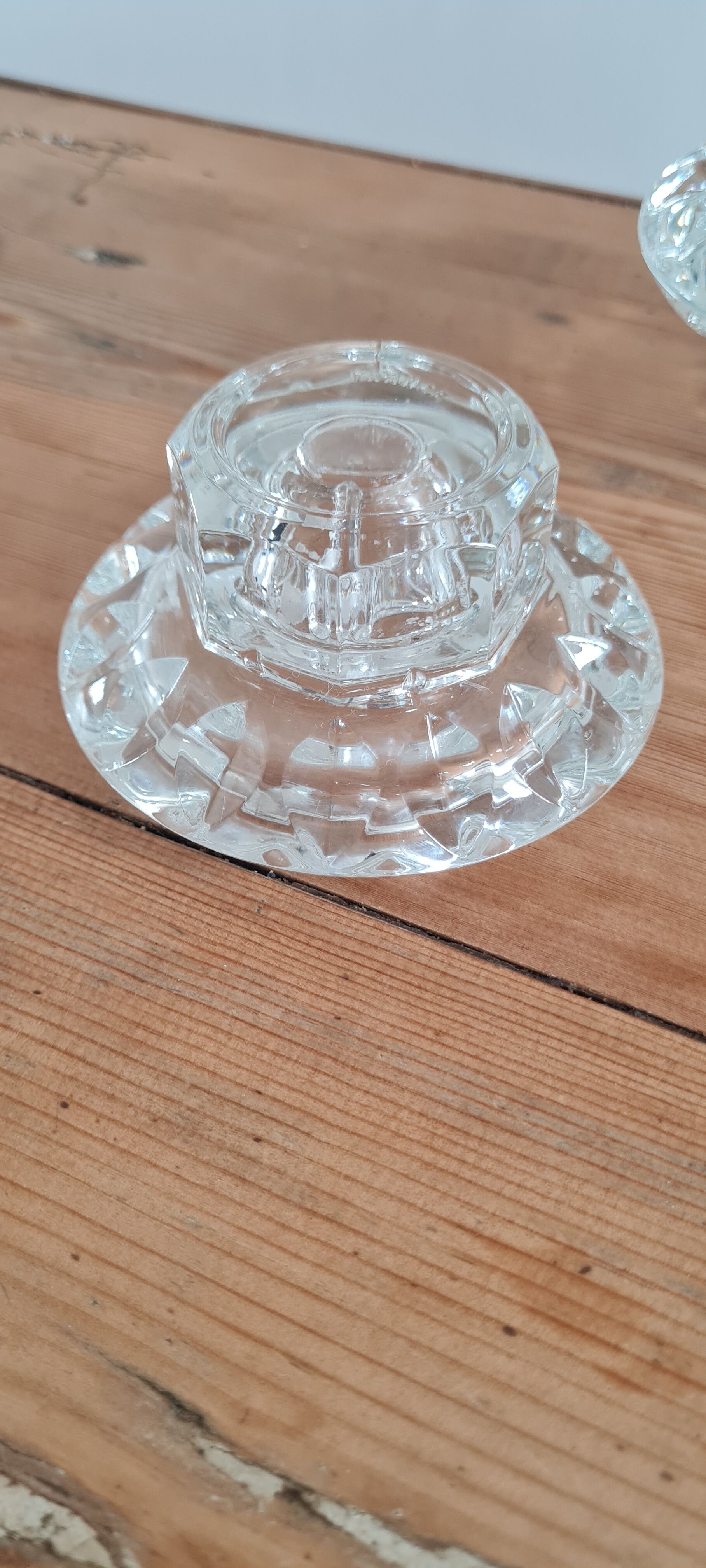 Paire de bougeoirs en verre