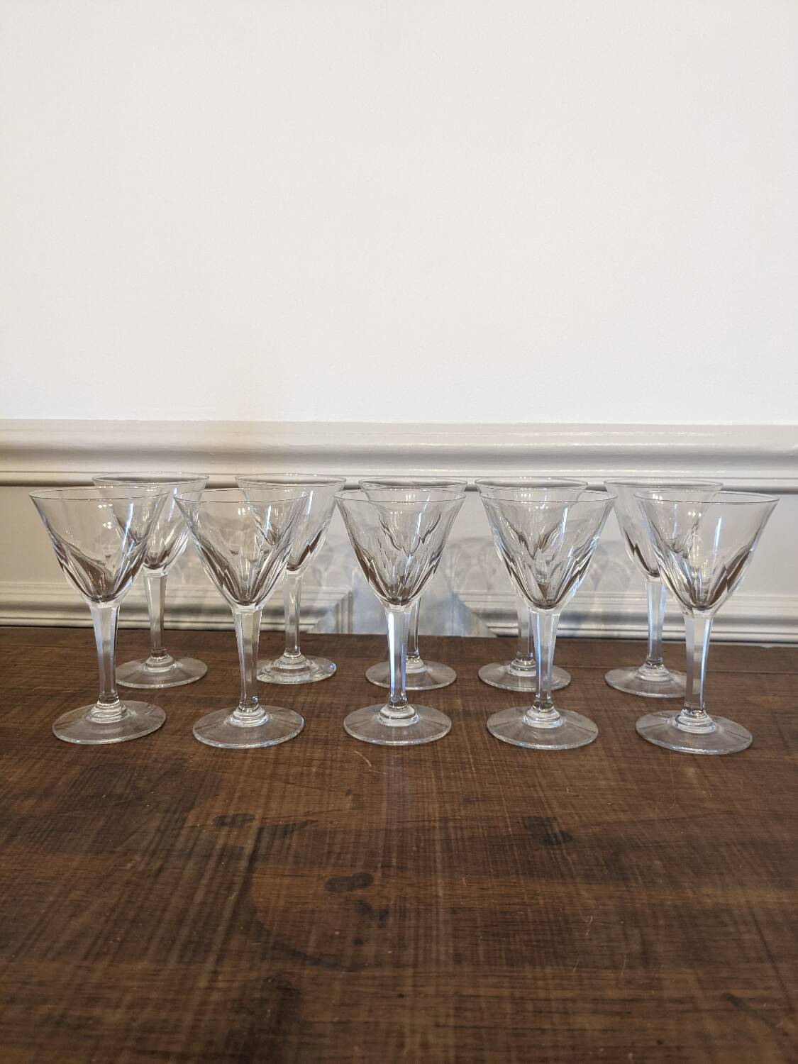 10 stemmed glasses