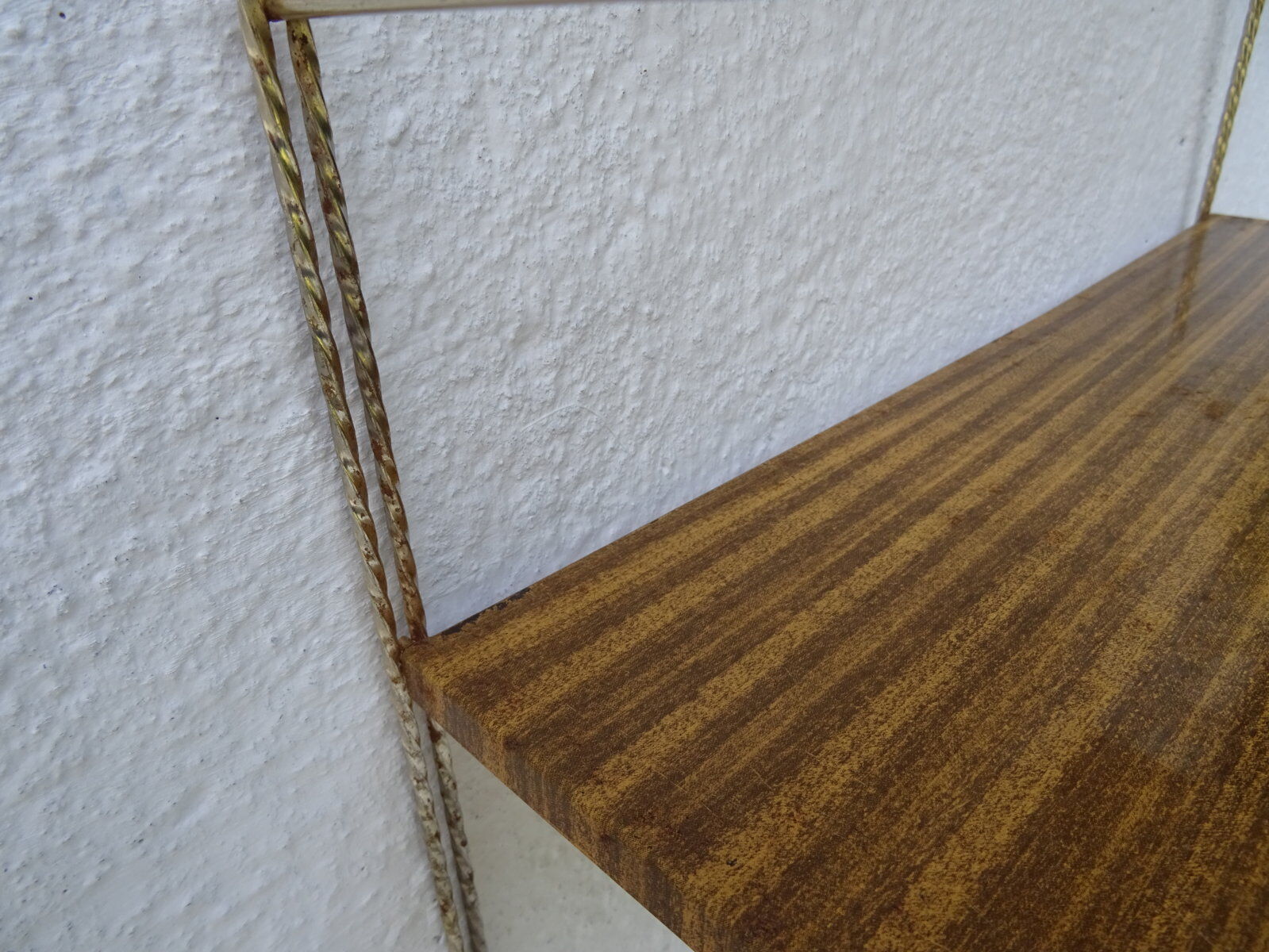 Modular wall shelf string