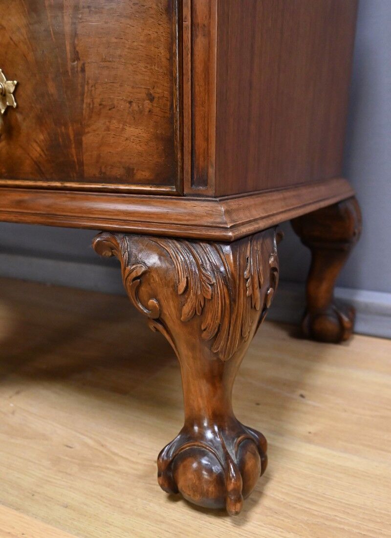 Walnut dressing table, Chippendale style, England – 1930