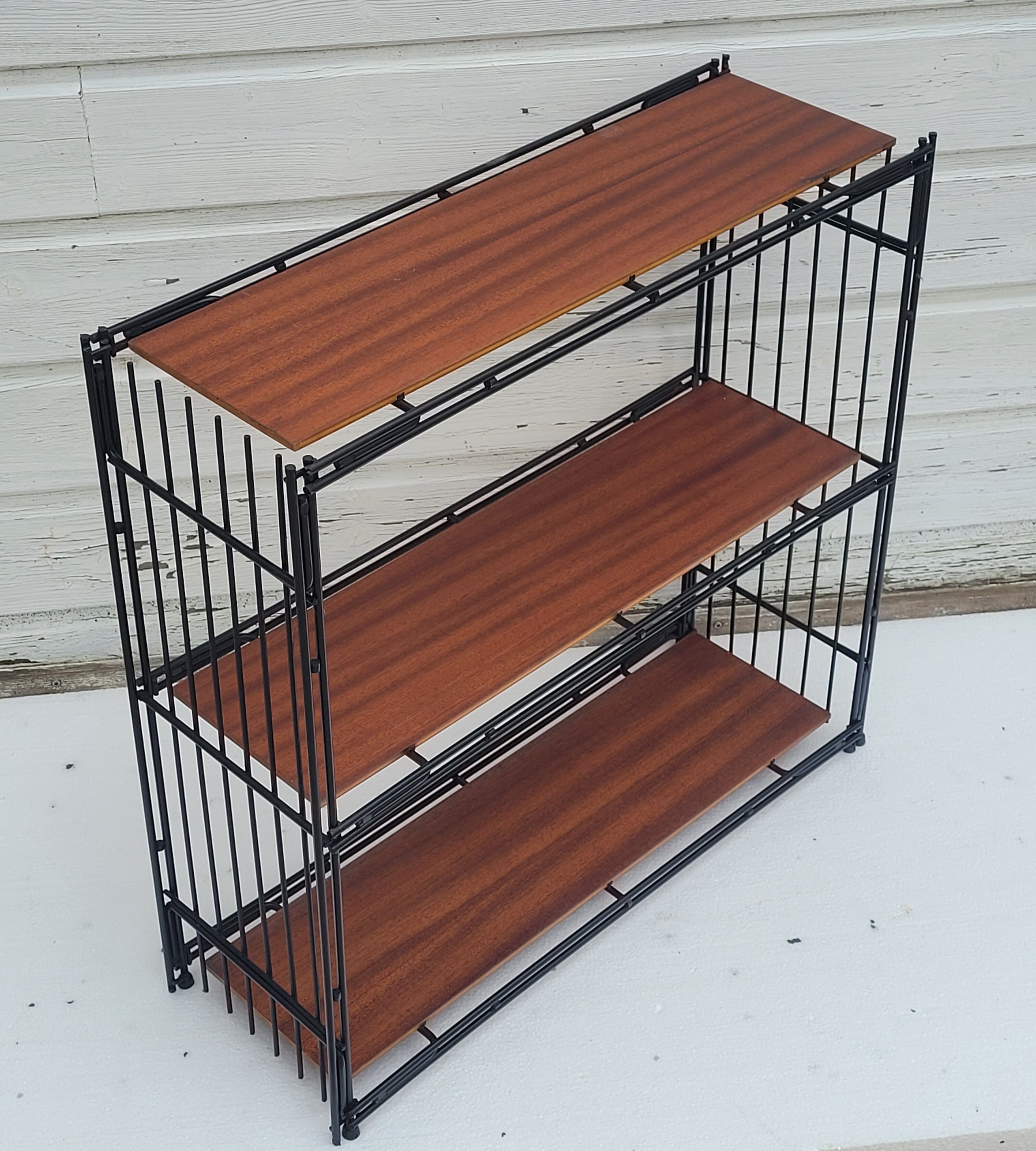 Vintage modular shelf with installation or wall Multistrux of Multimeuble lacquered steel, 1960