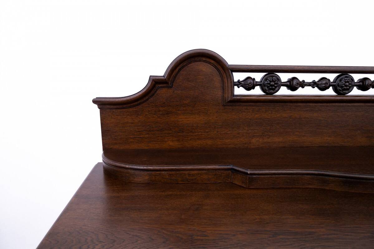 Oak chest of drawers, Germany, circa 1930.