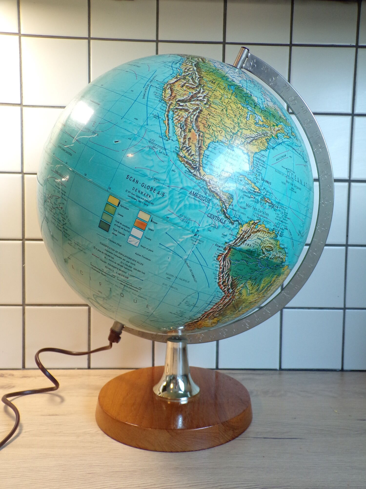 Globe Luminous Scan-globe 1977