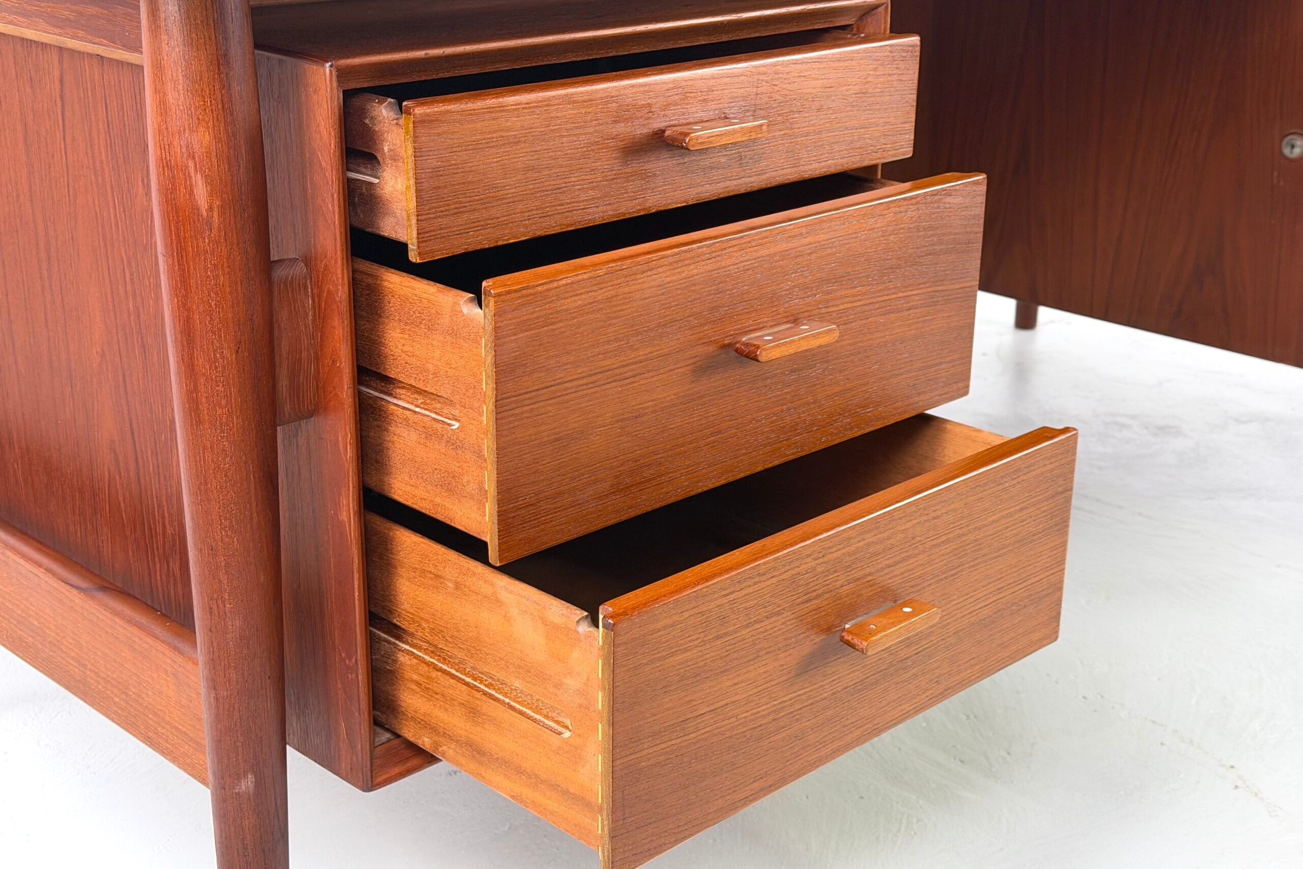 Director's desk model 207 by Arne Vodder for Sibast – 1960s