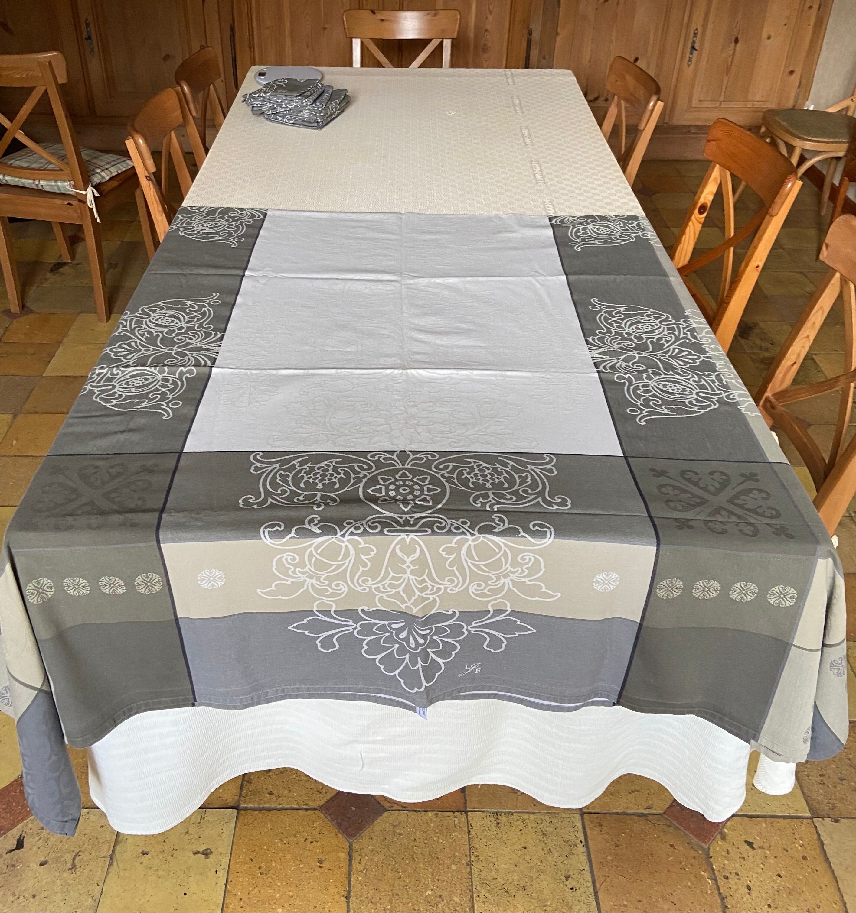 French Jacquard tablecloth 300 x 170